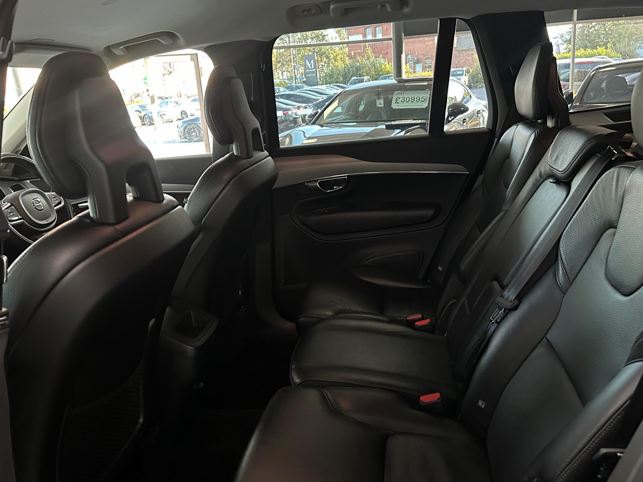 Volvo XC90 view 38