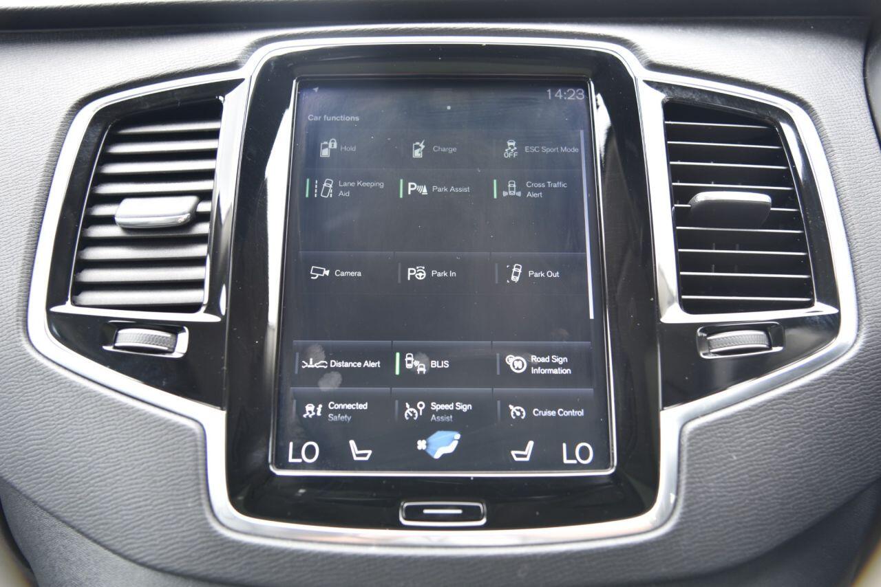 Volvo XC90 view 42
