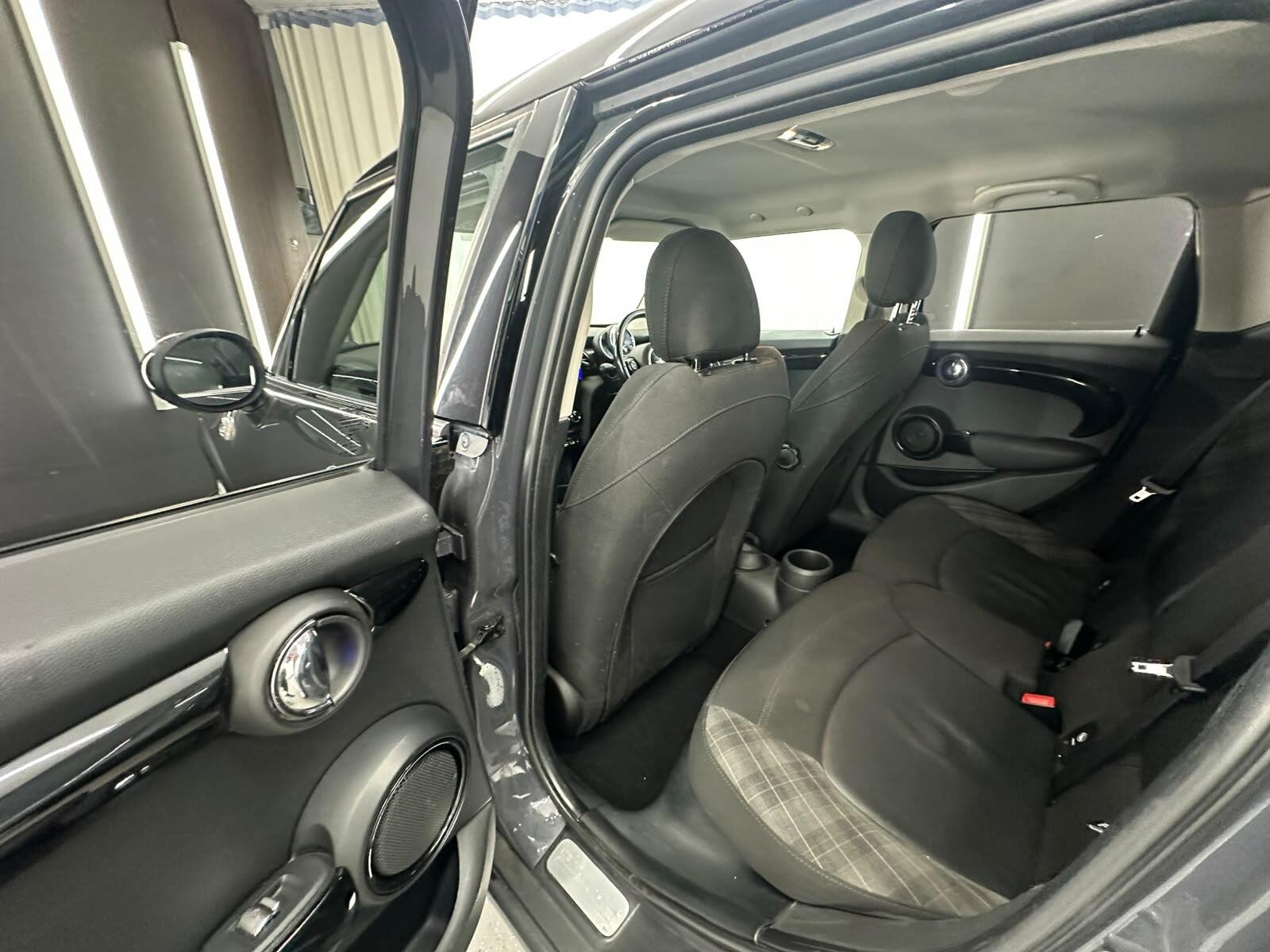 MINI Hatch view 30