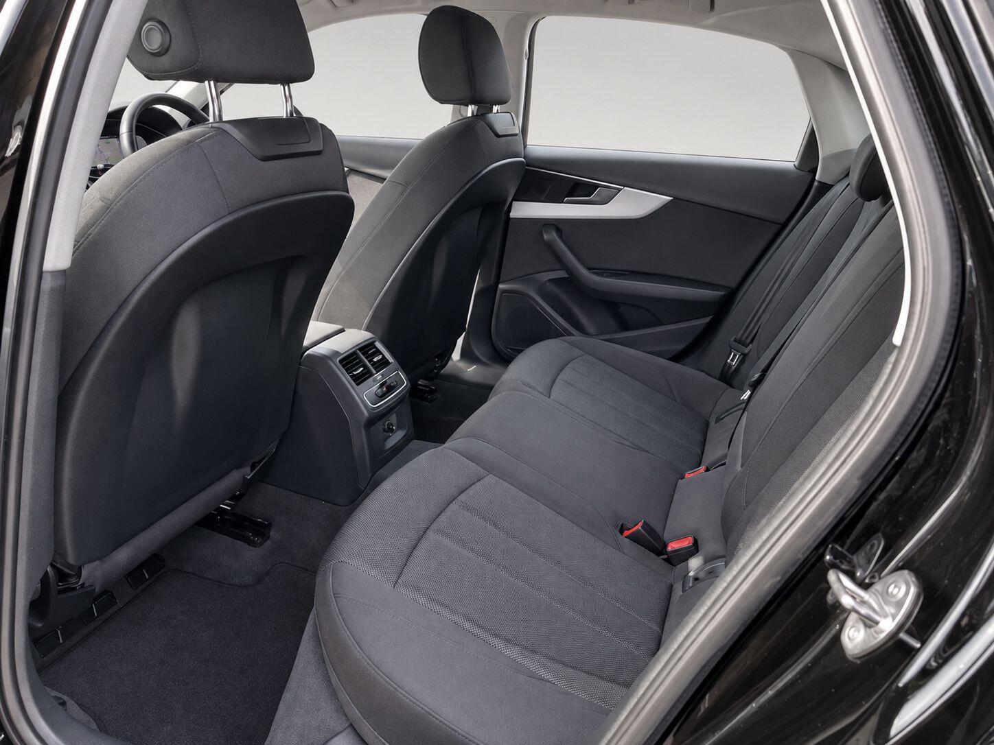 Audi A4 view 35