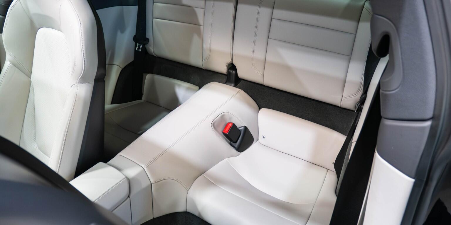 Porsche 911 view 20