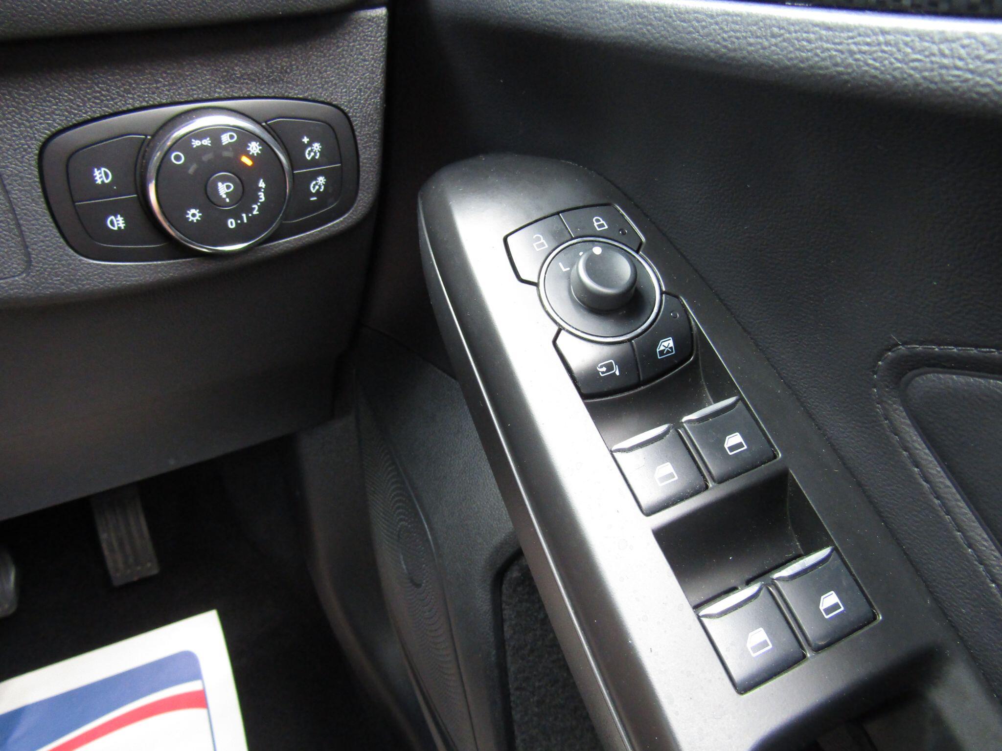 Ford Focus view 19