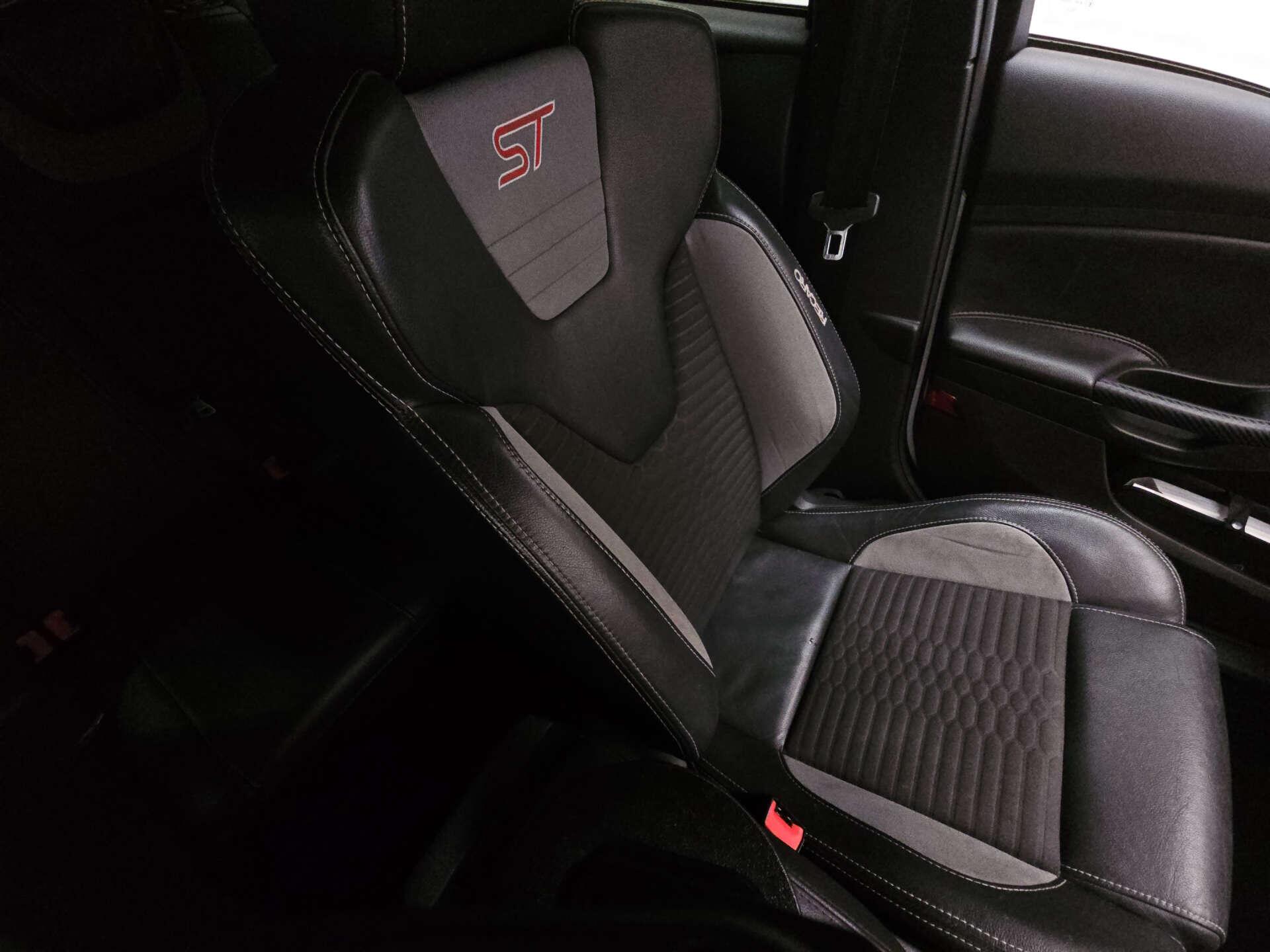 Ford Focus view 10