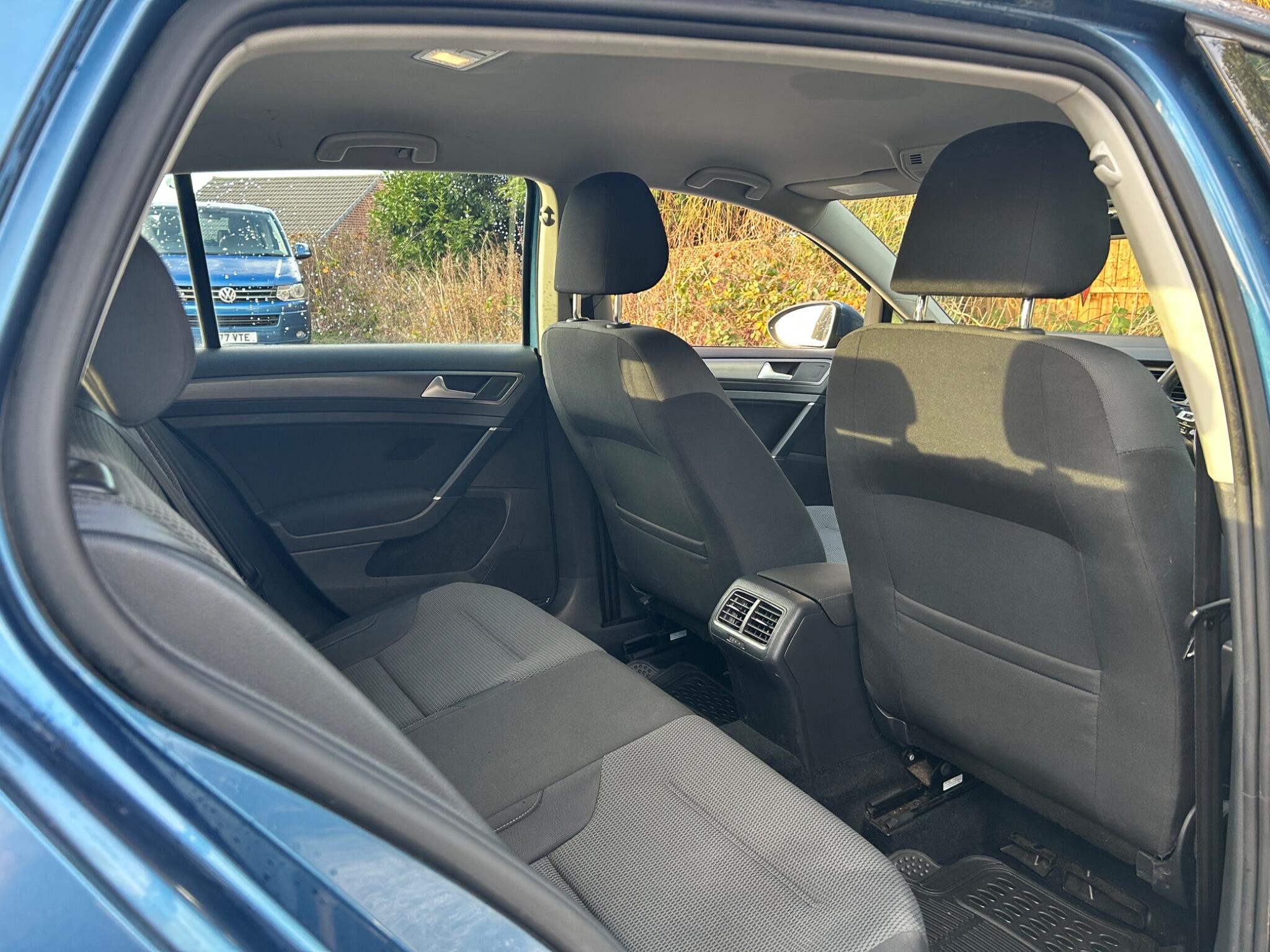 Volkswagen Golf view 27