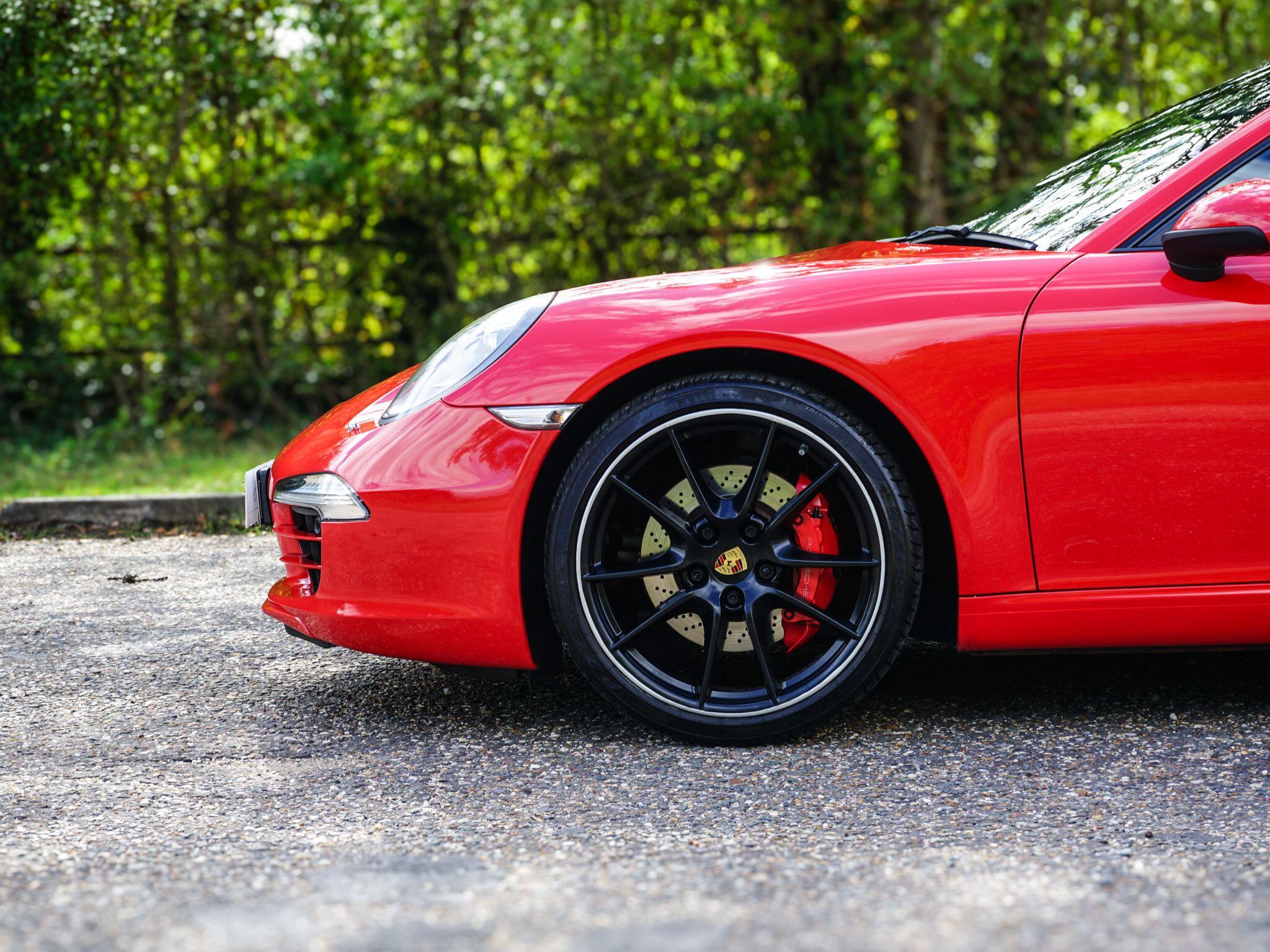 Porsche 911 view 5