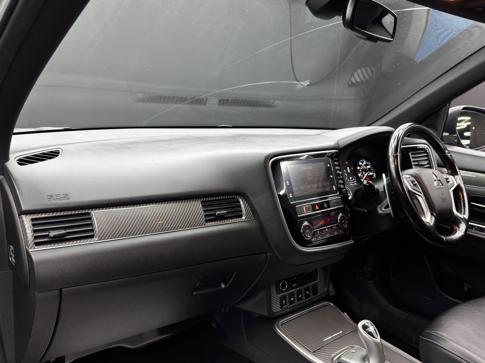 Mitsubishi Outlander view 11
