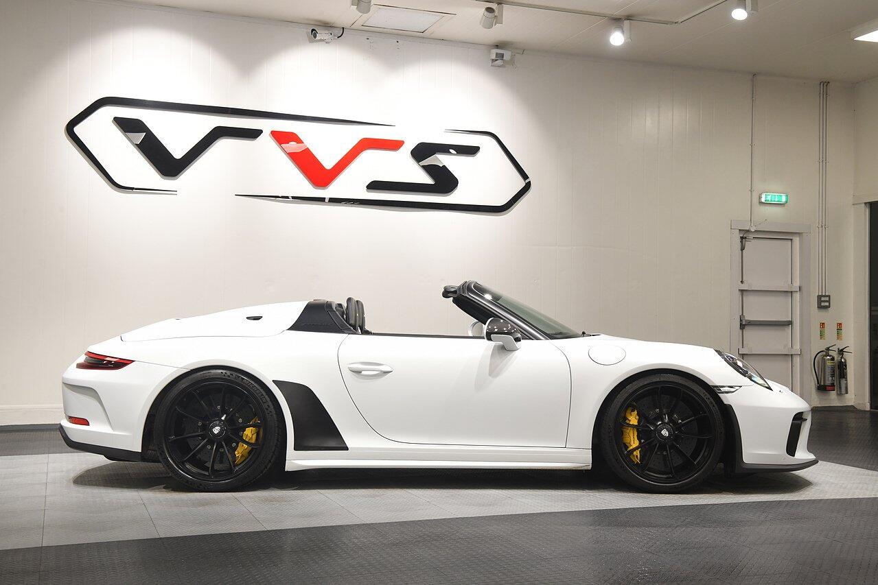 Porsche 911 view 2