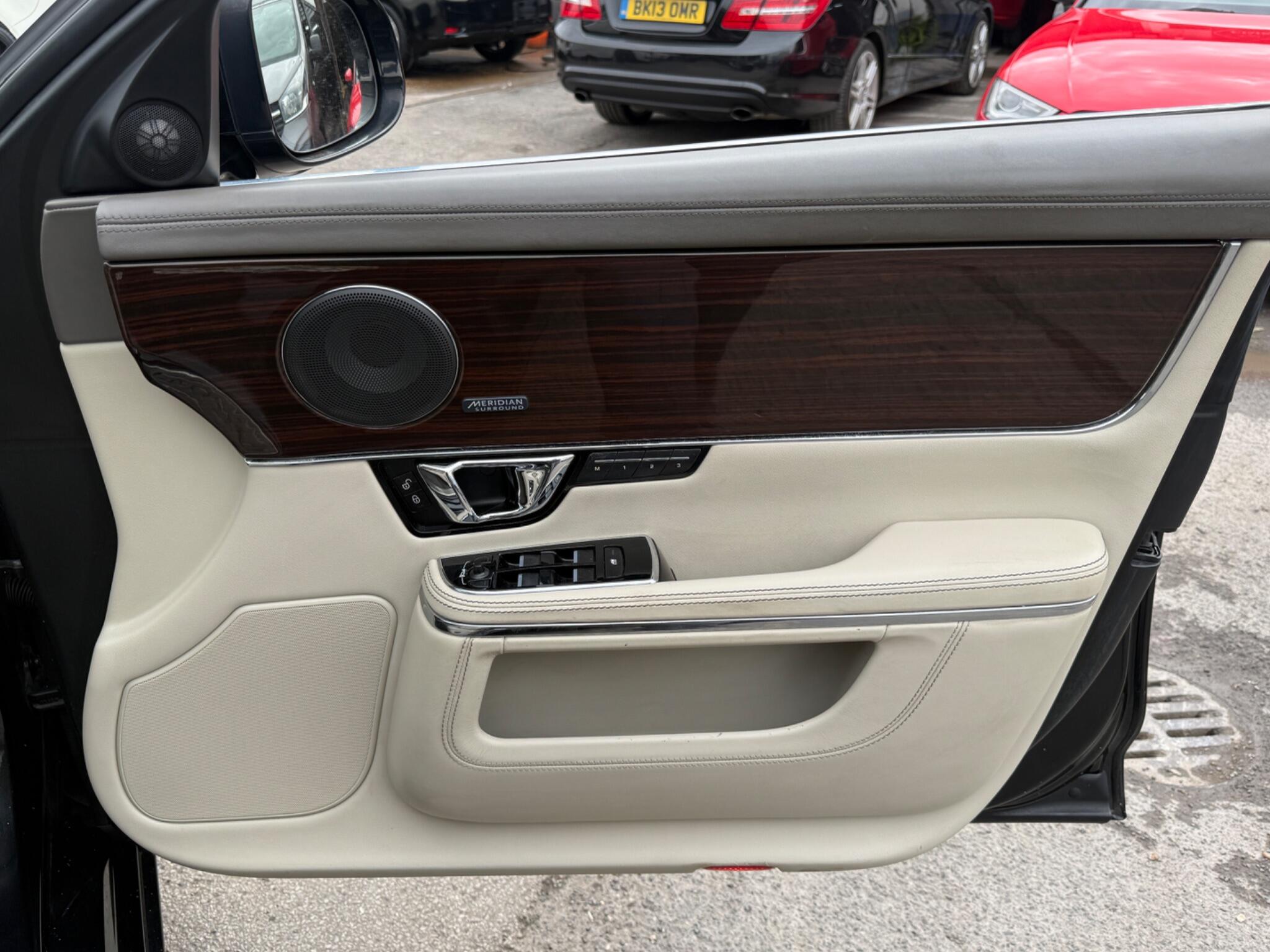 Jaguar XJ - Image 37