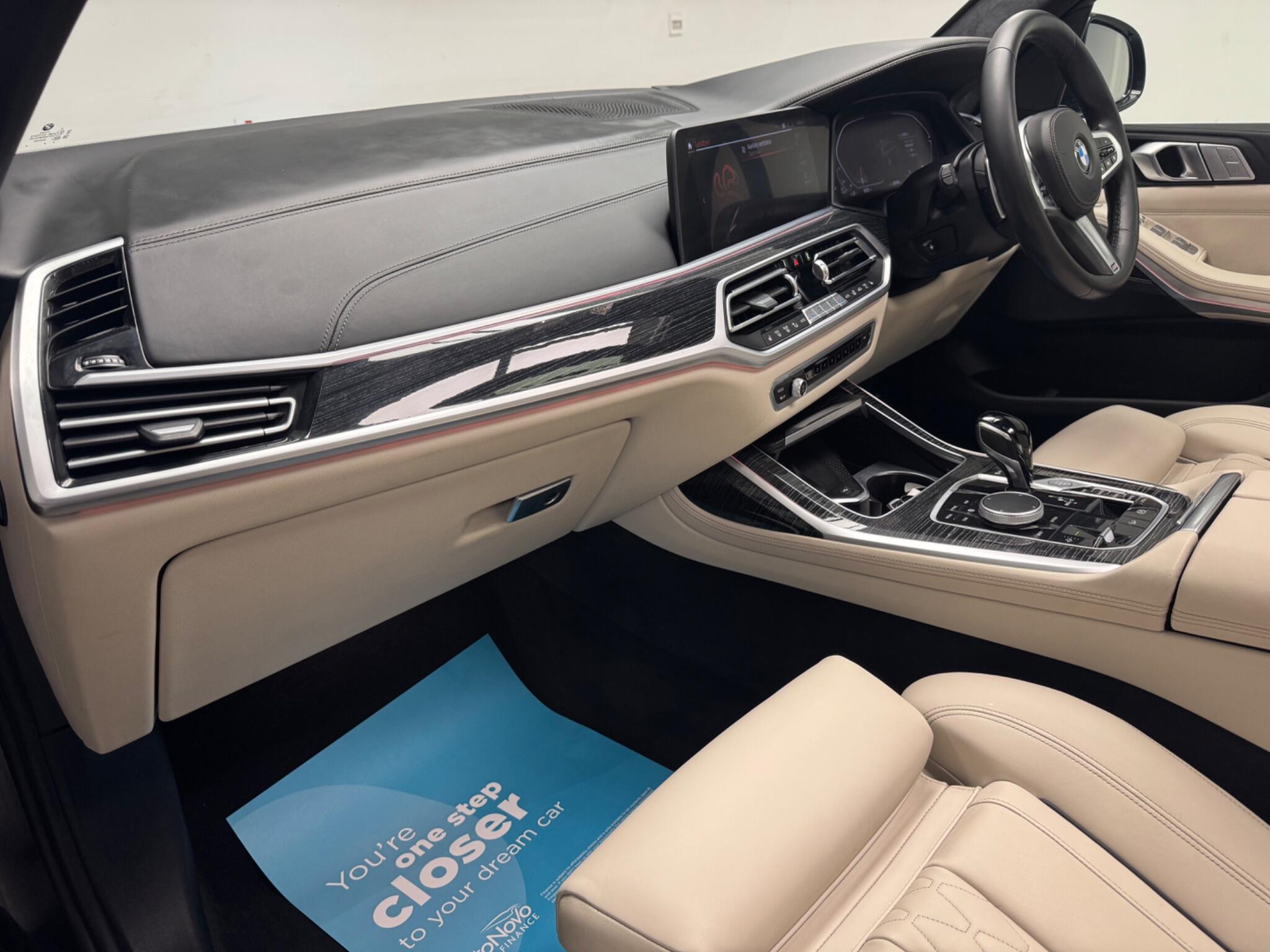 BMW X7 view 8