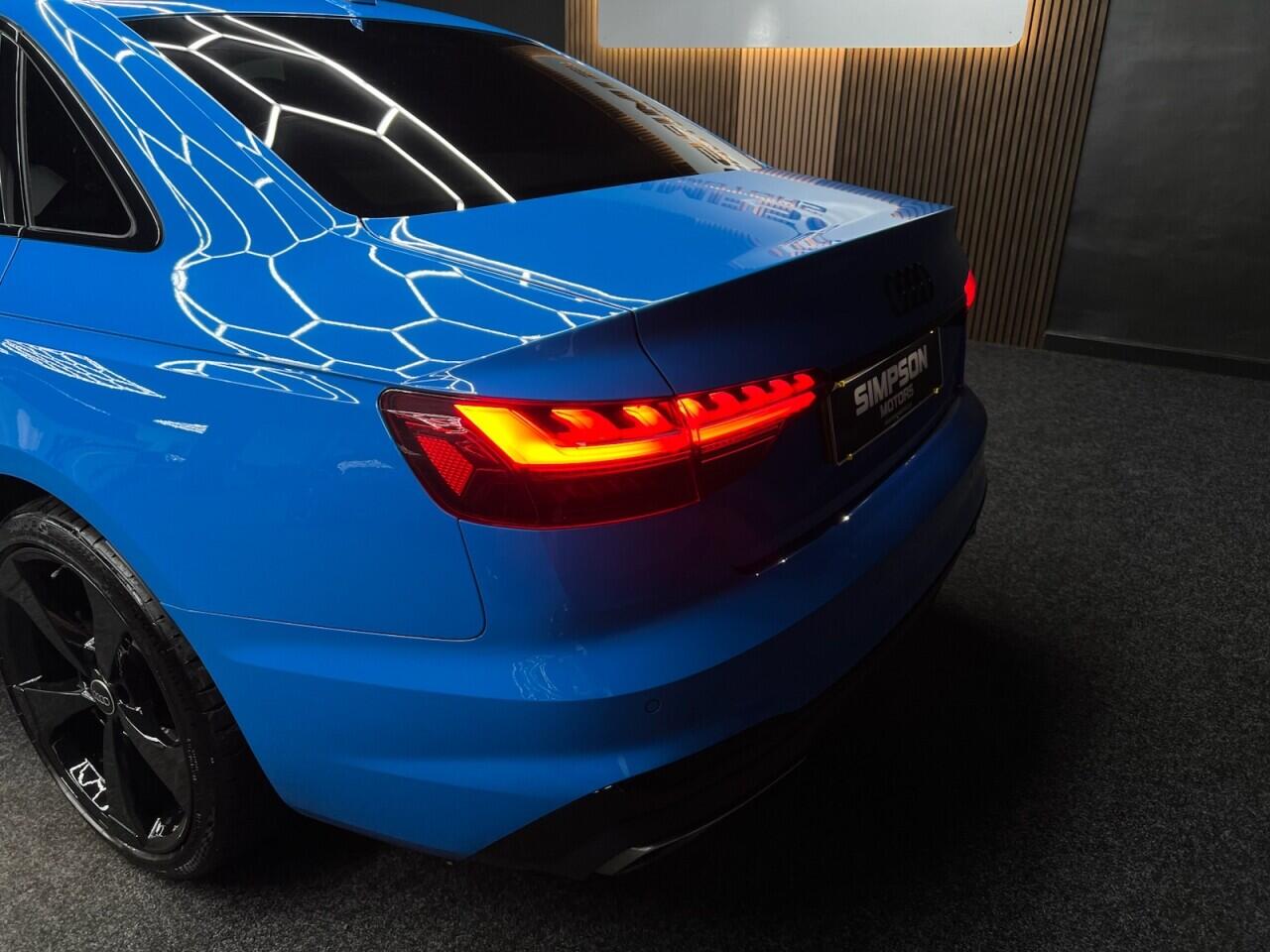 Audi A4 view 9