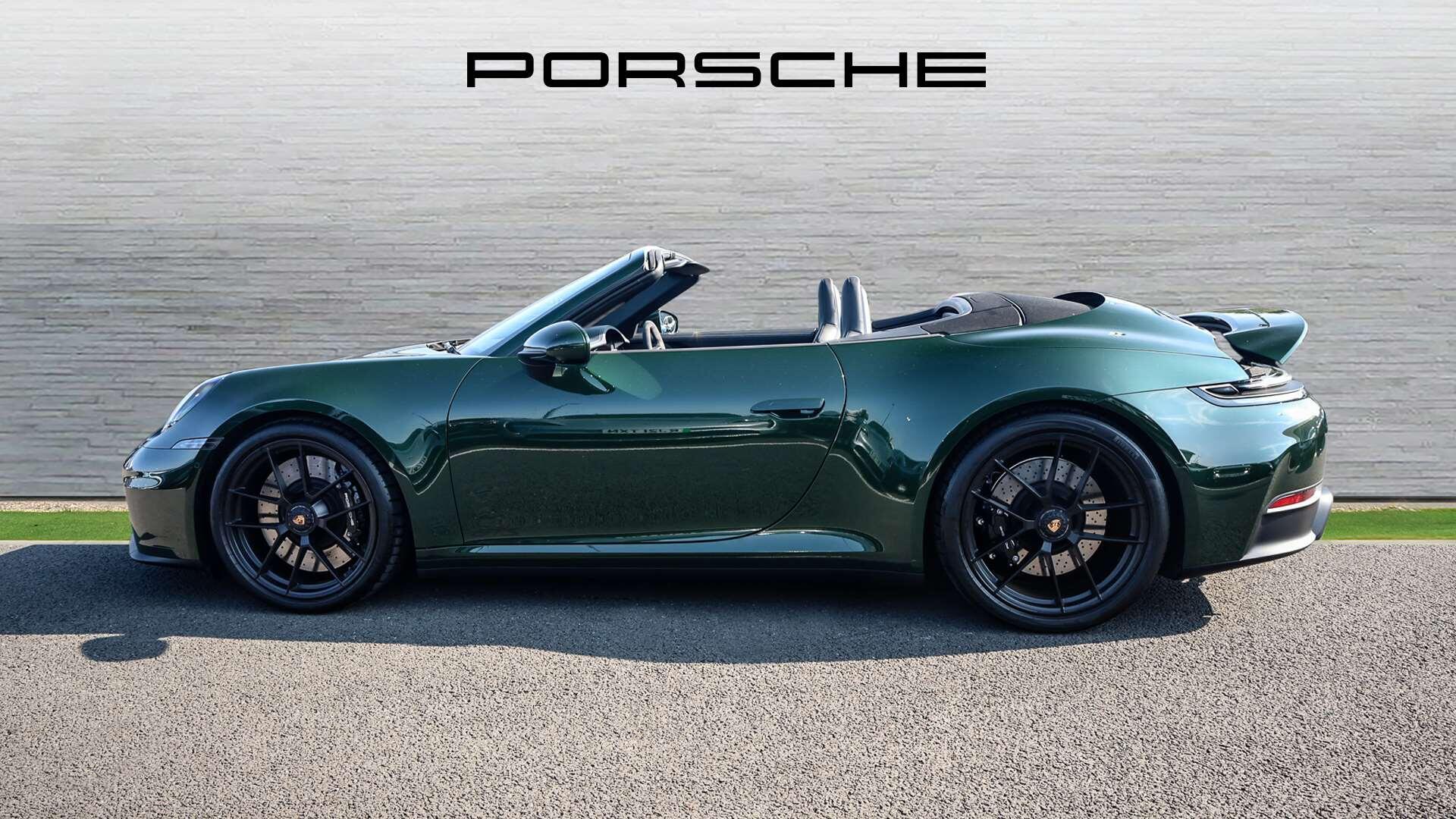 Porsche 911 view 8