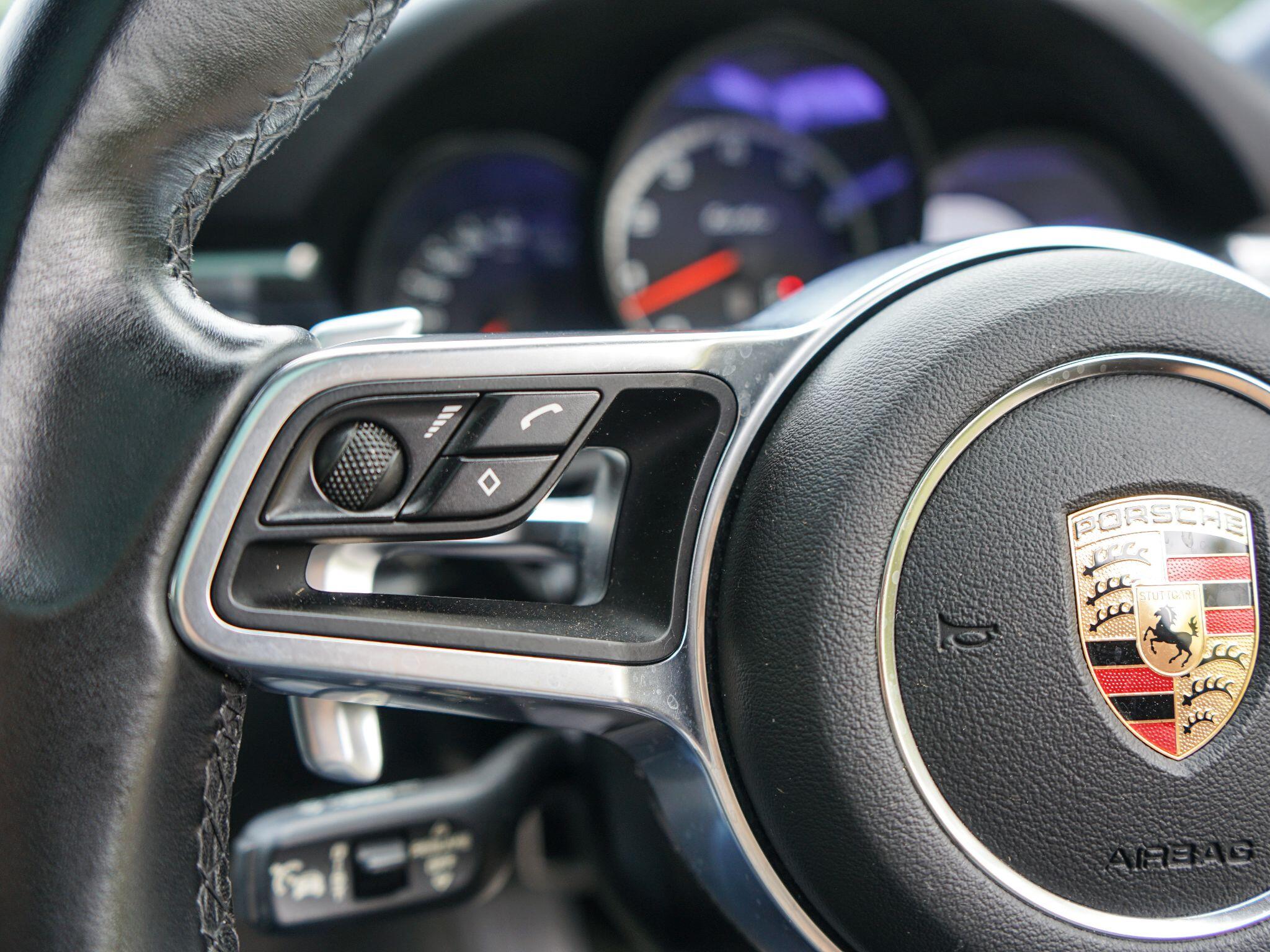 Porsche Macan view 31