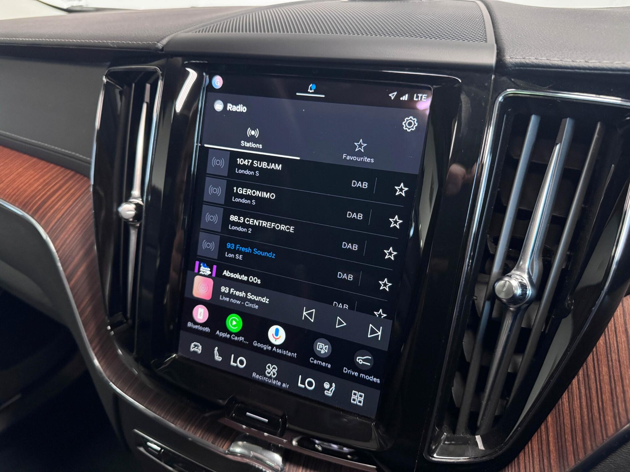 Volvo XC60 view 40