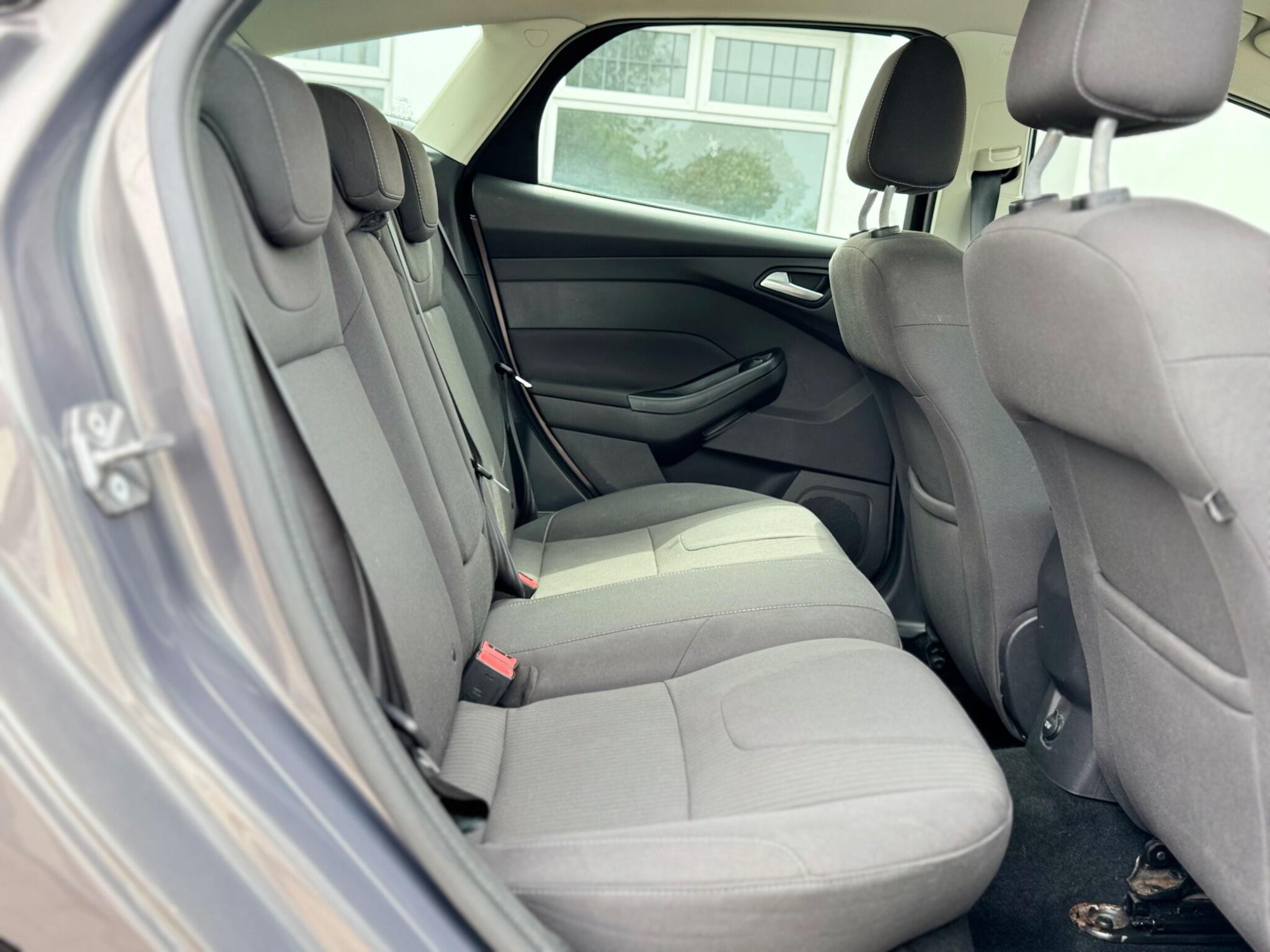 Ford Focus view 23