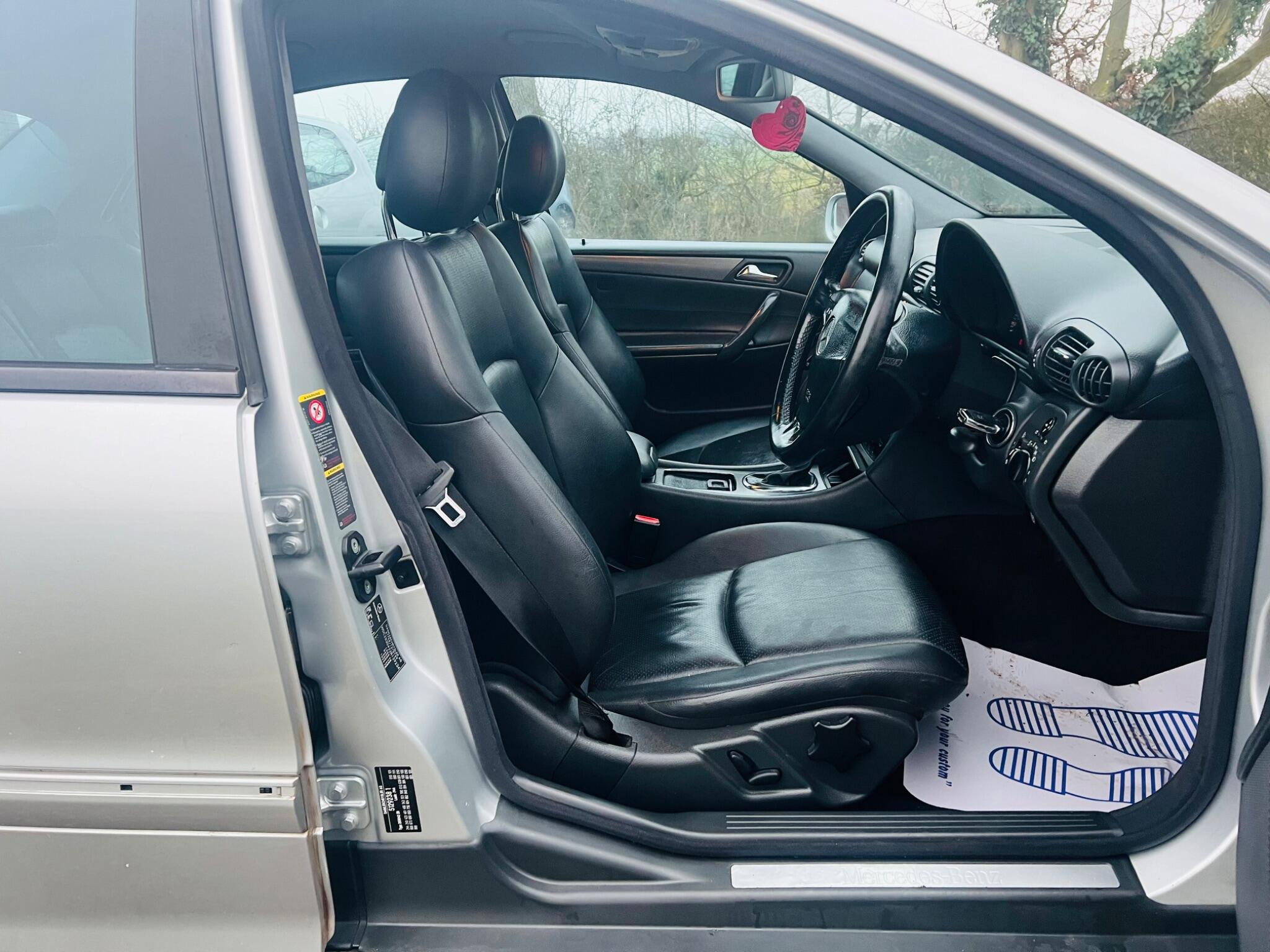 2004 Mercedes-Benz C Class image 25