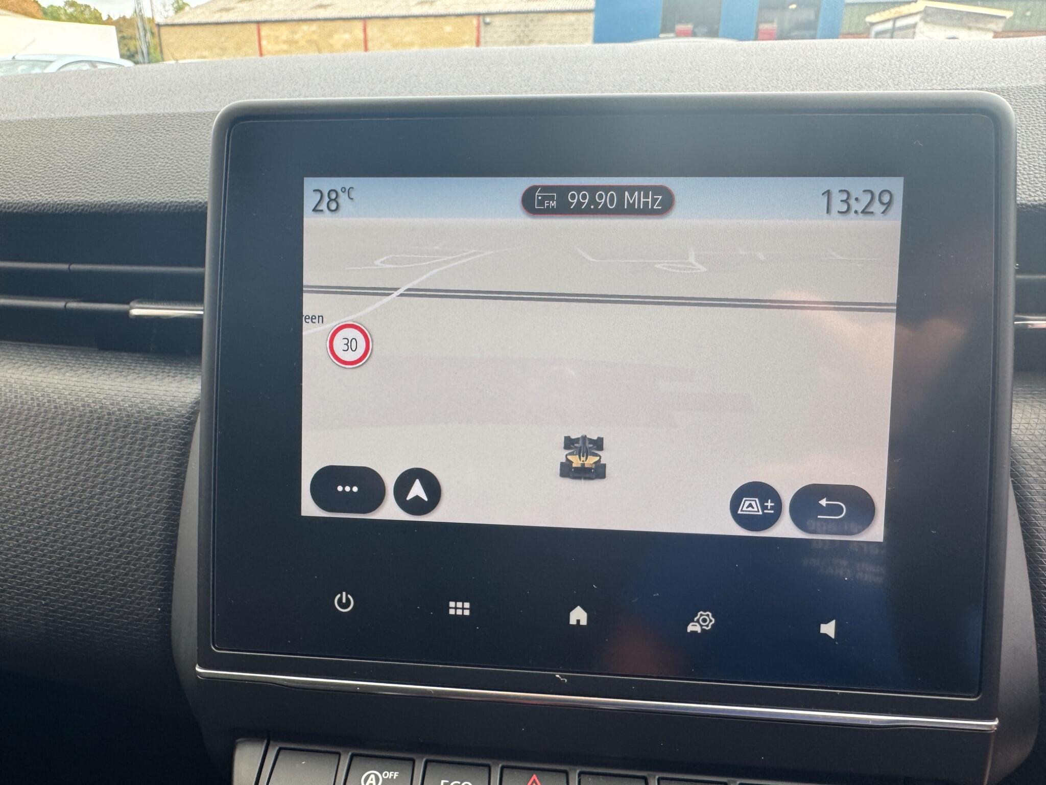 Renault Clio view 24