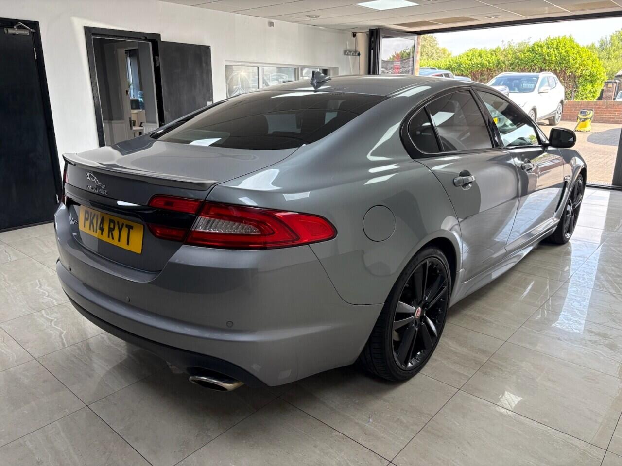 Jaguar XF view 3