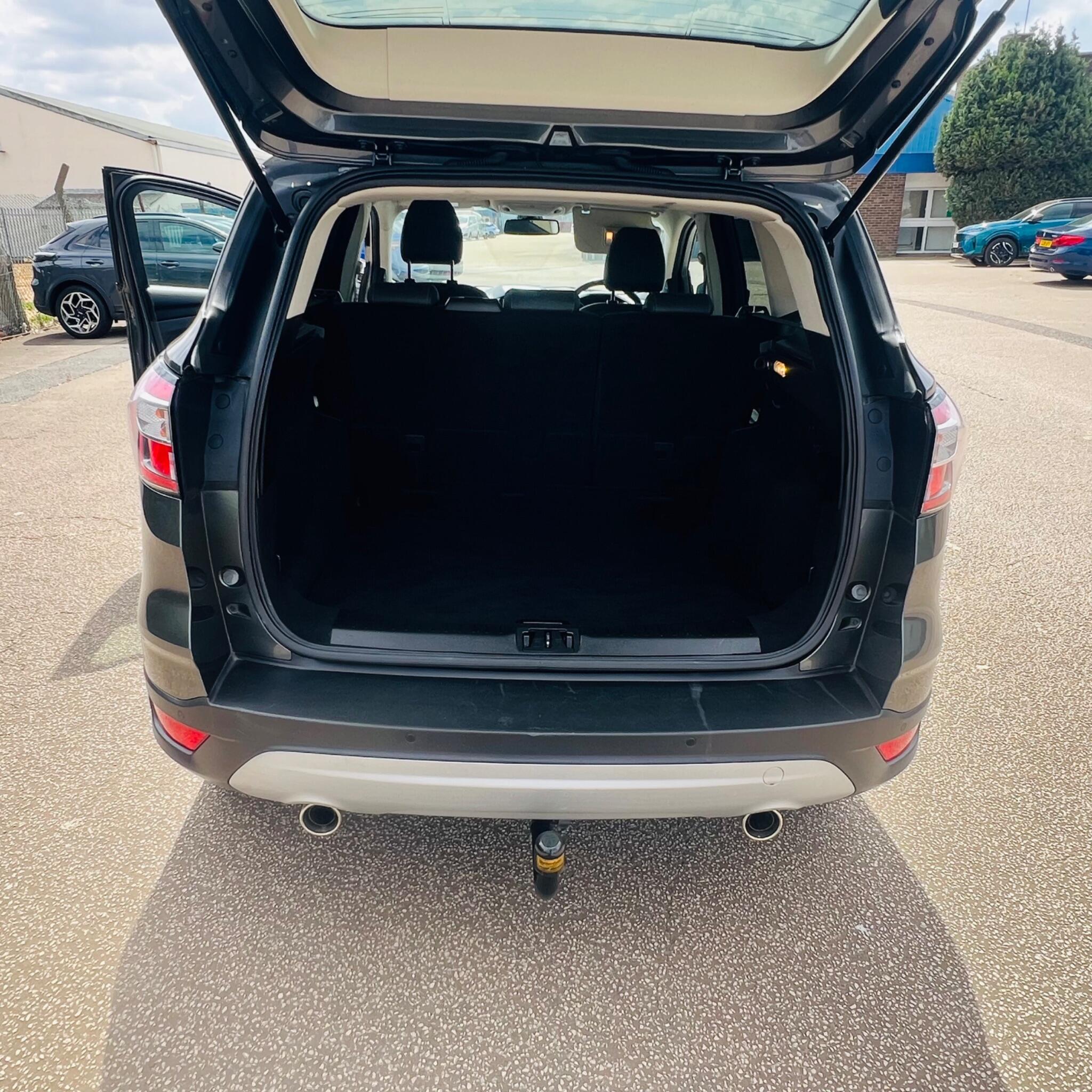 Ford Kuga view 16