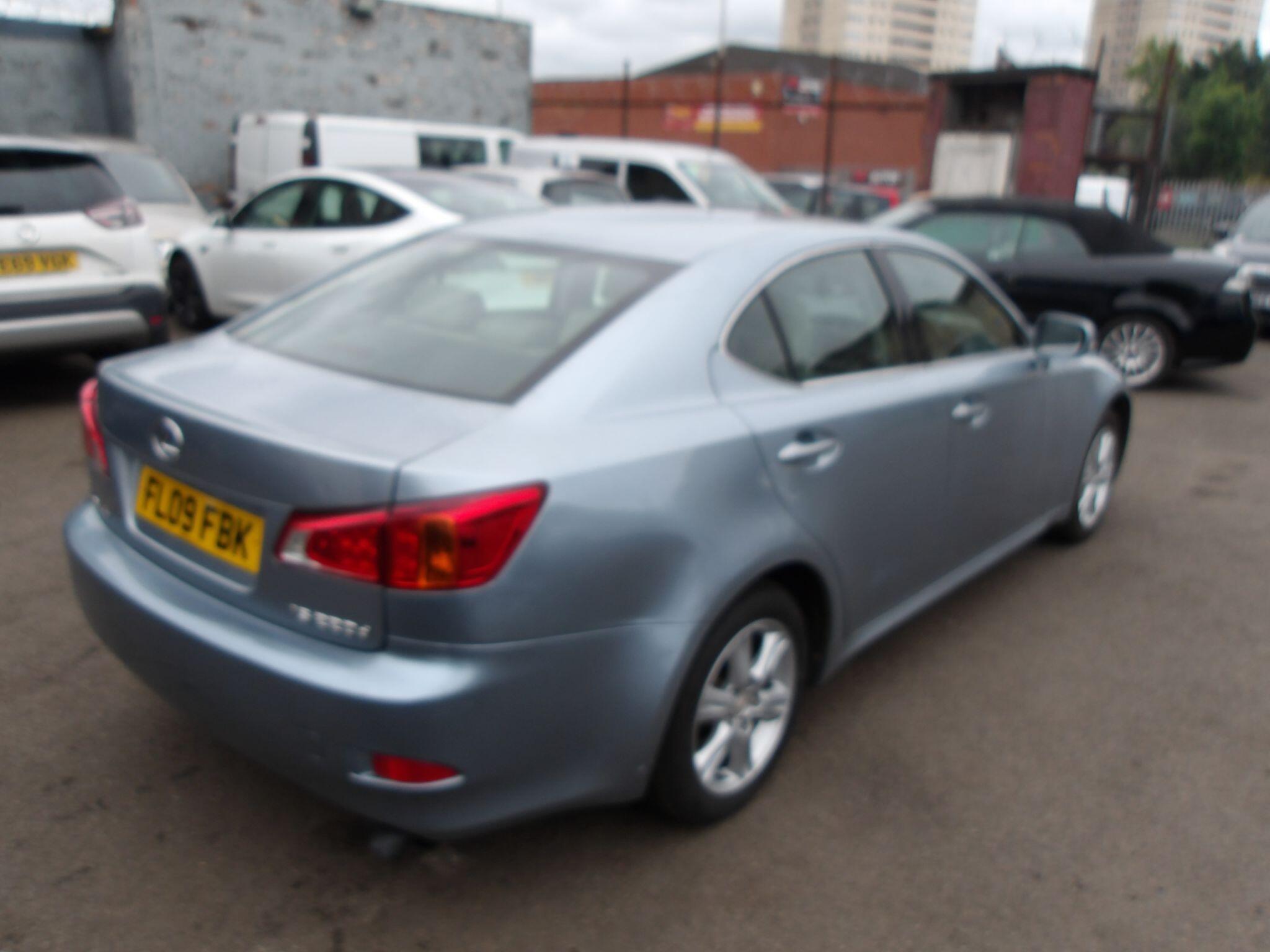 Lexus IS view 7