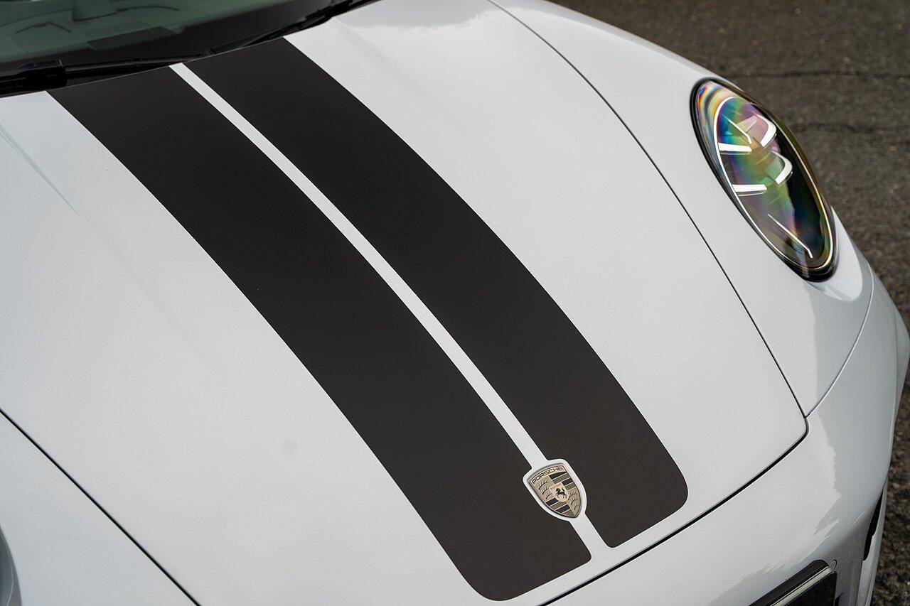 Porsche 911 view 32