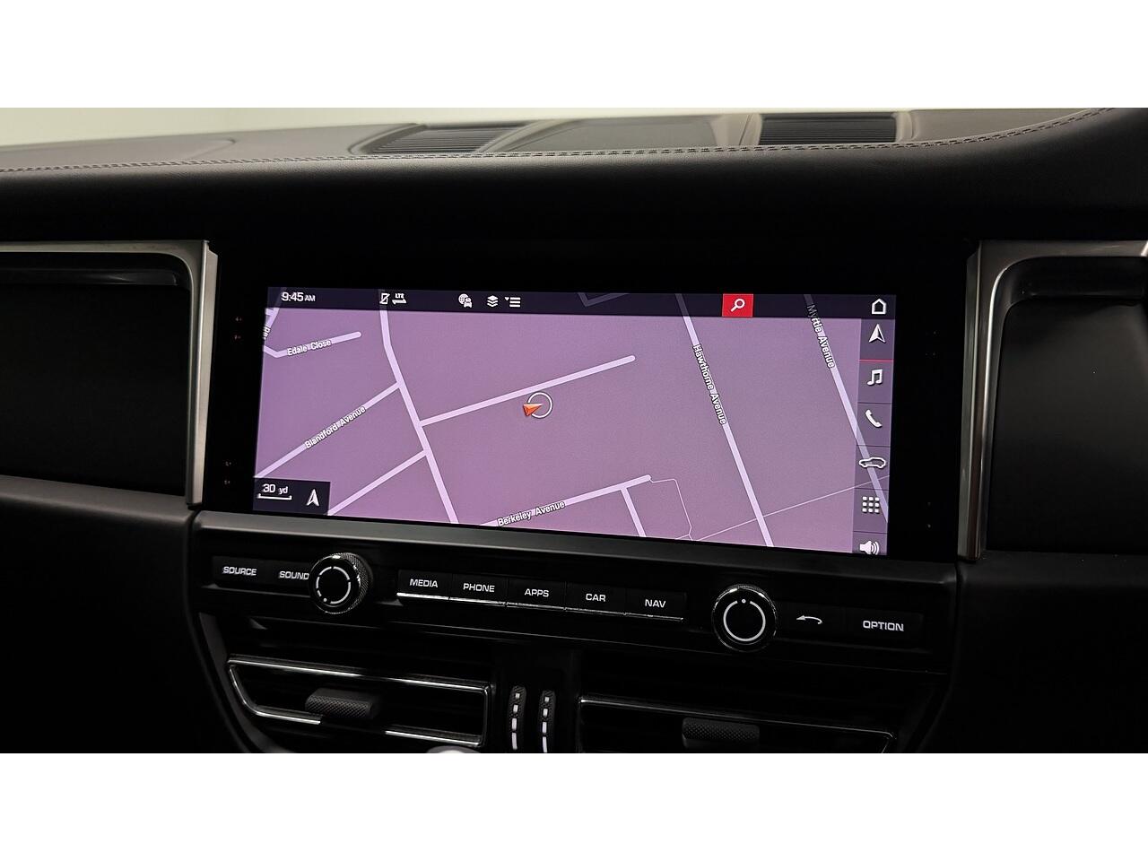 Porsche Macan view 20
