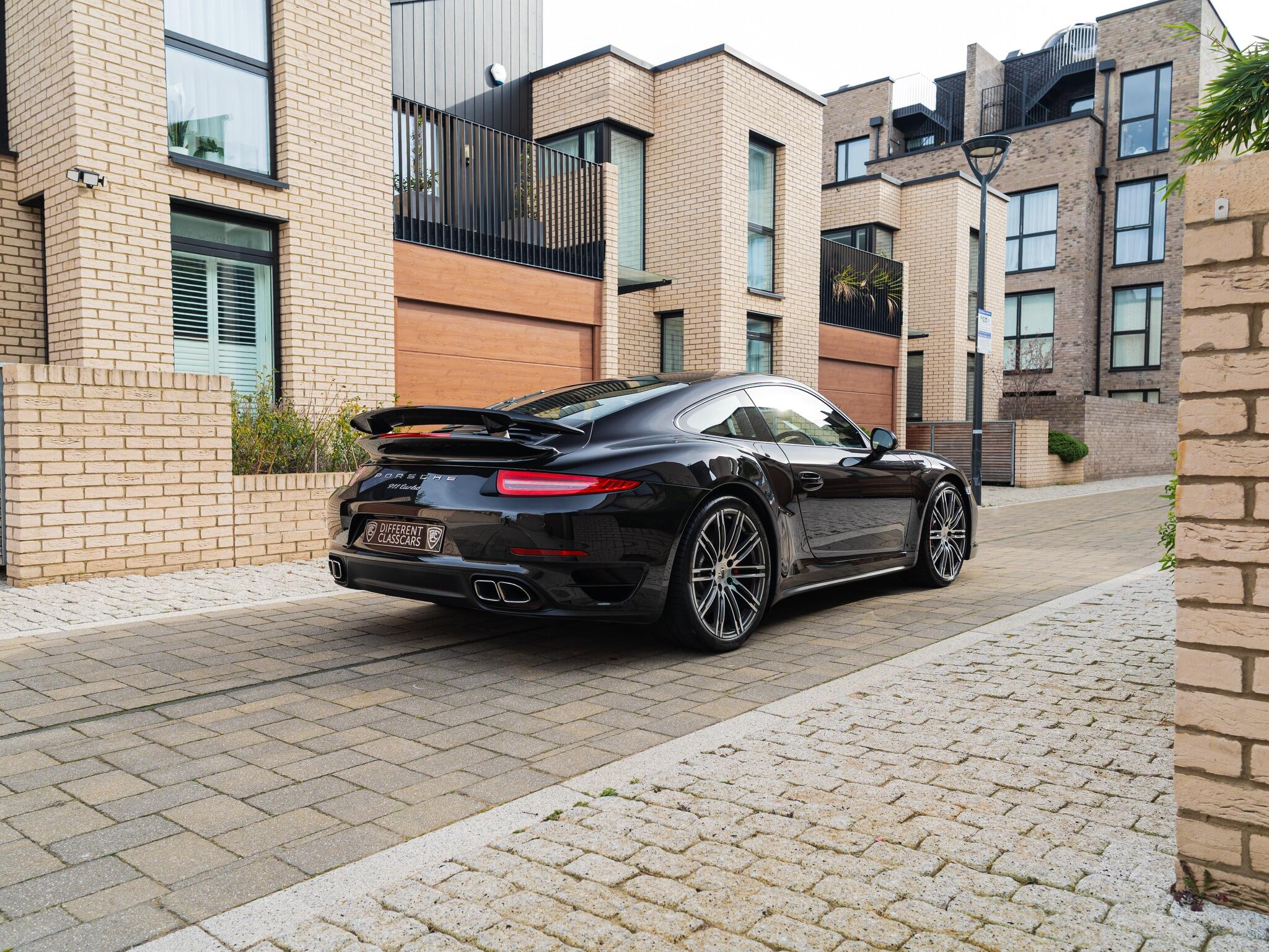 Porsche 911 view 47