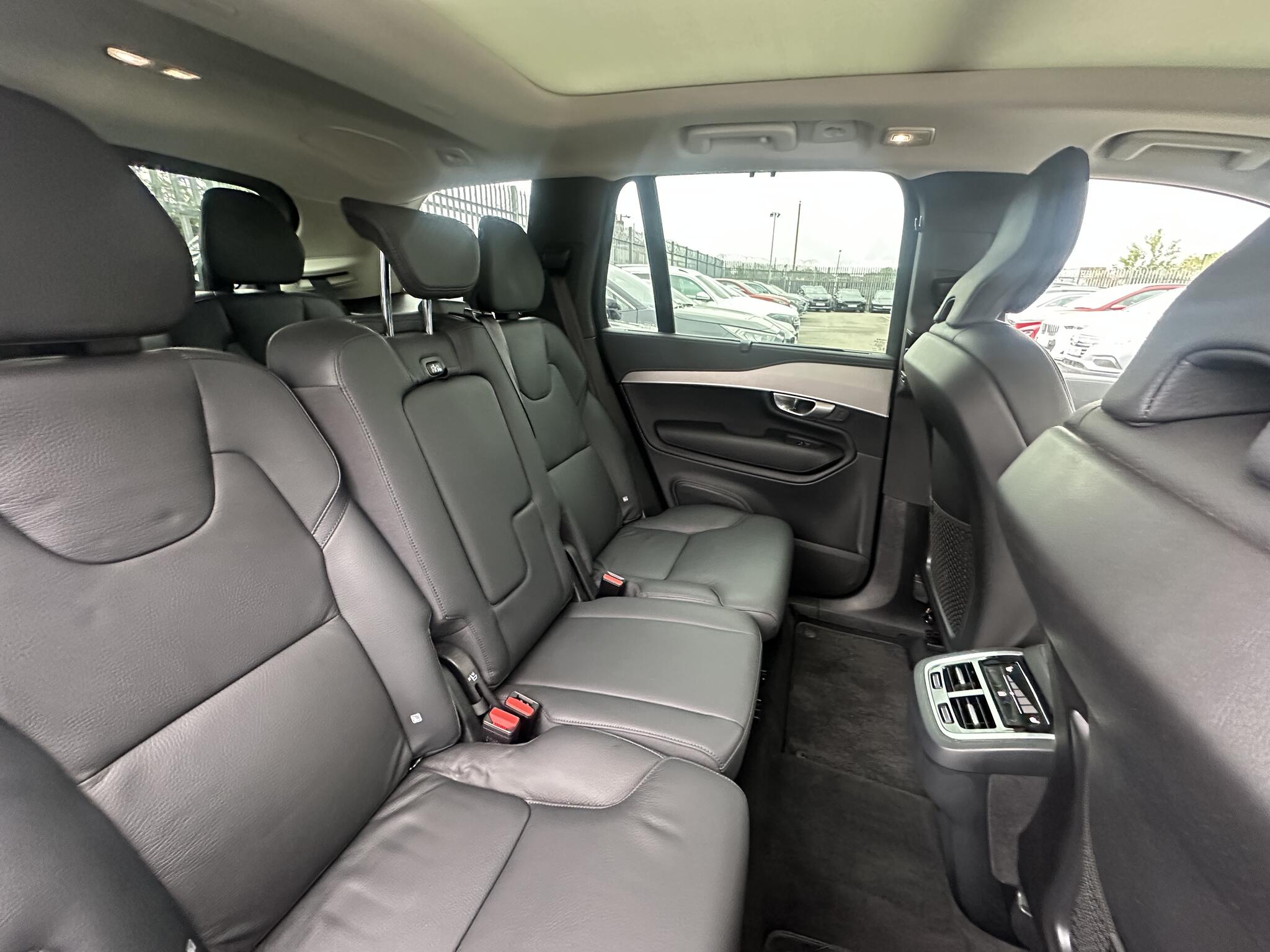 Volvo XC90 view 43