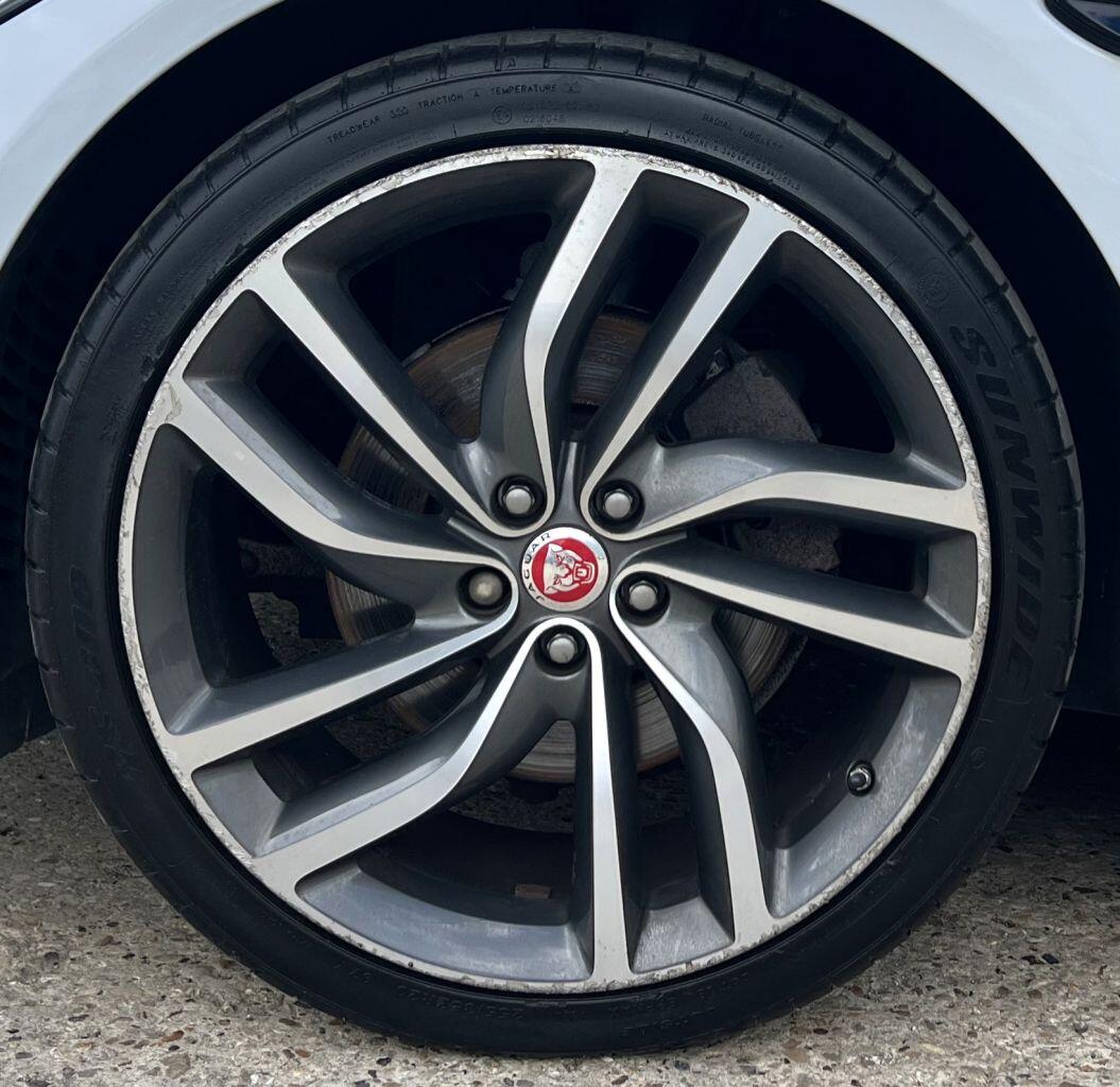 Jaguar XF view 12
