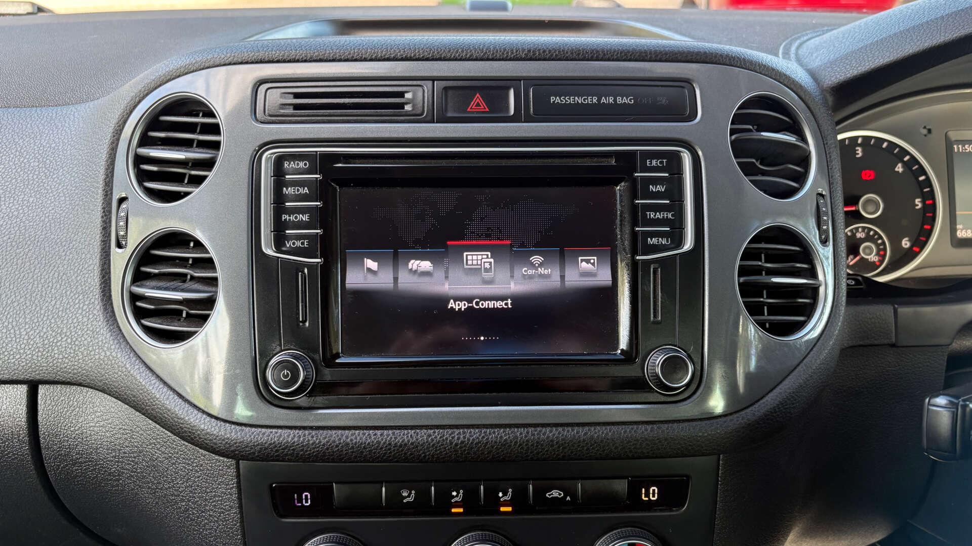 Volkswagen Tiguan view 30