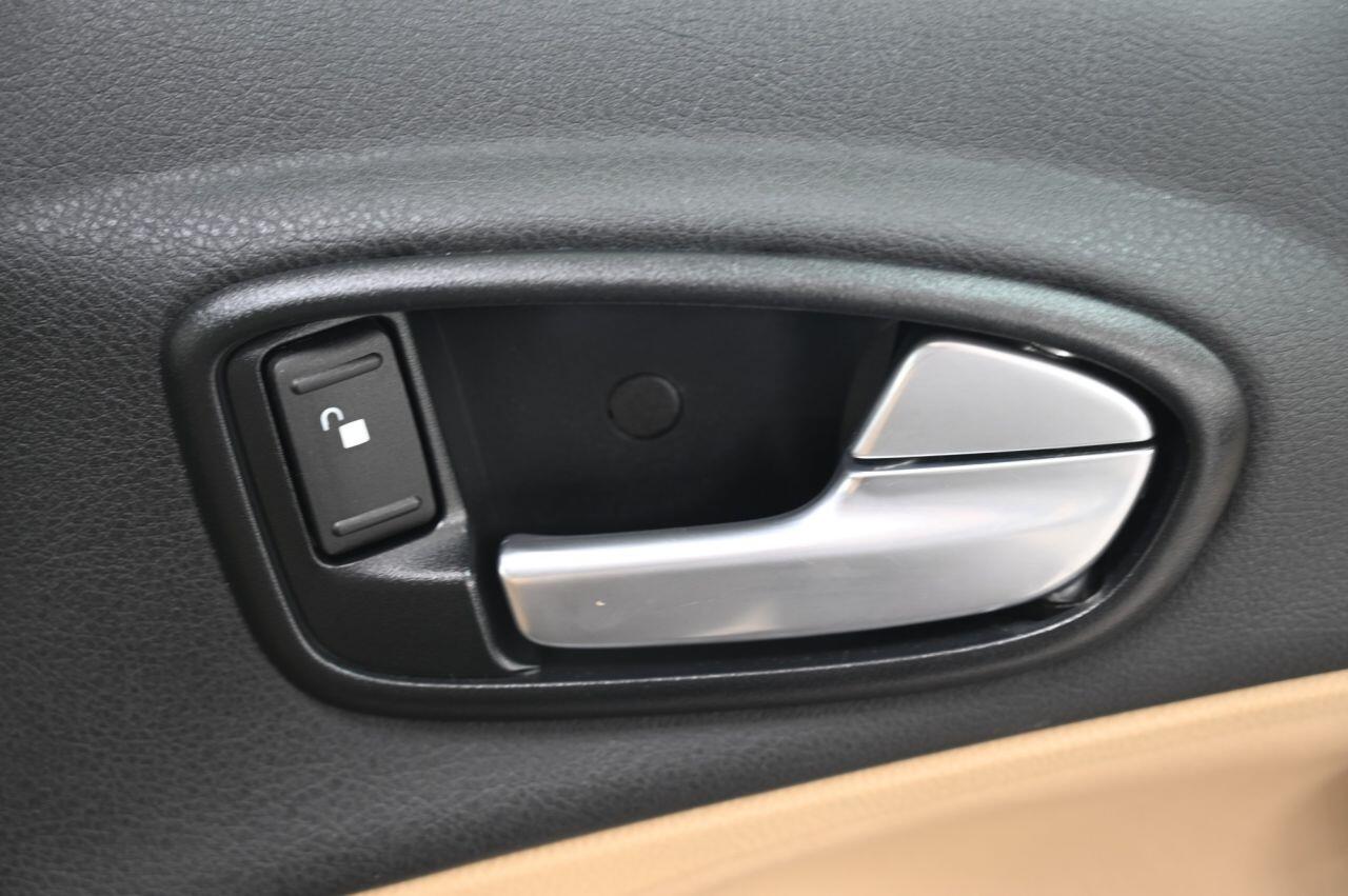 Ford Galaxy view 38