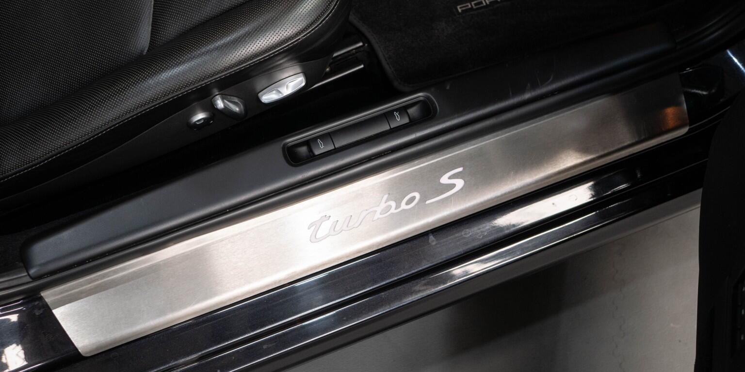Porsche 911 view 23