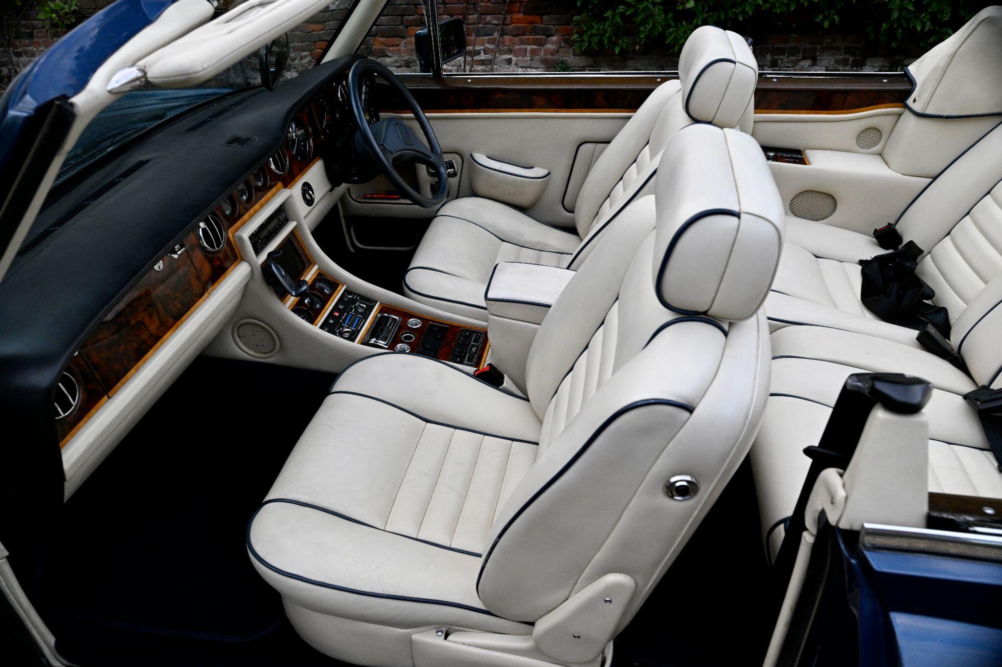 Rolls-Royce Corniche view 77