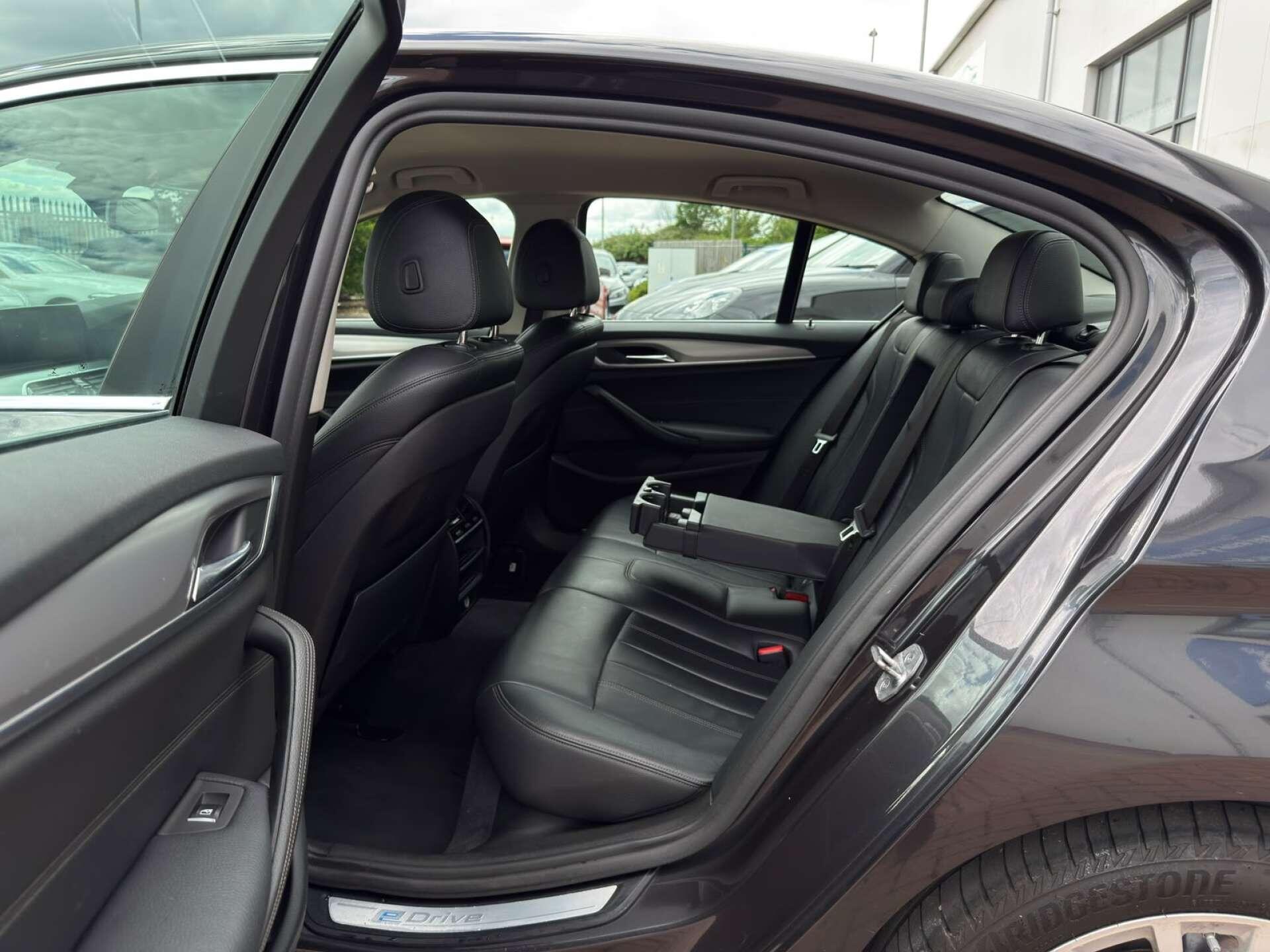 BMW 5 Series view 33