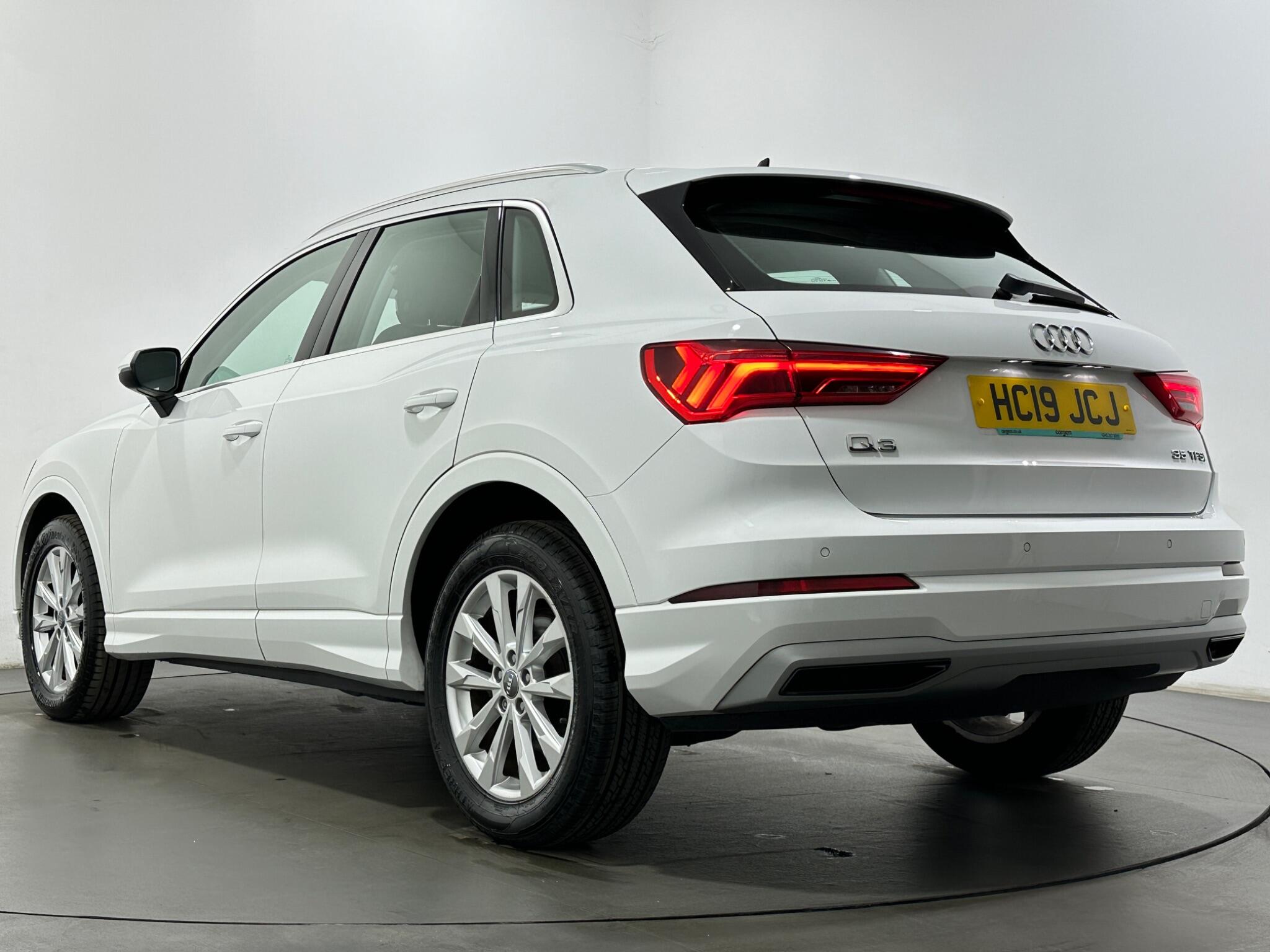 Audi Q3 view 48