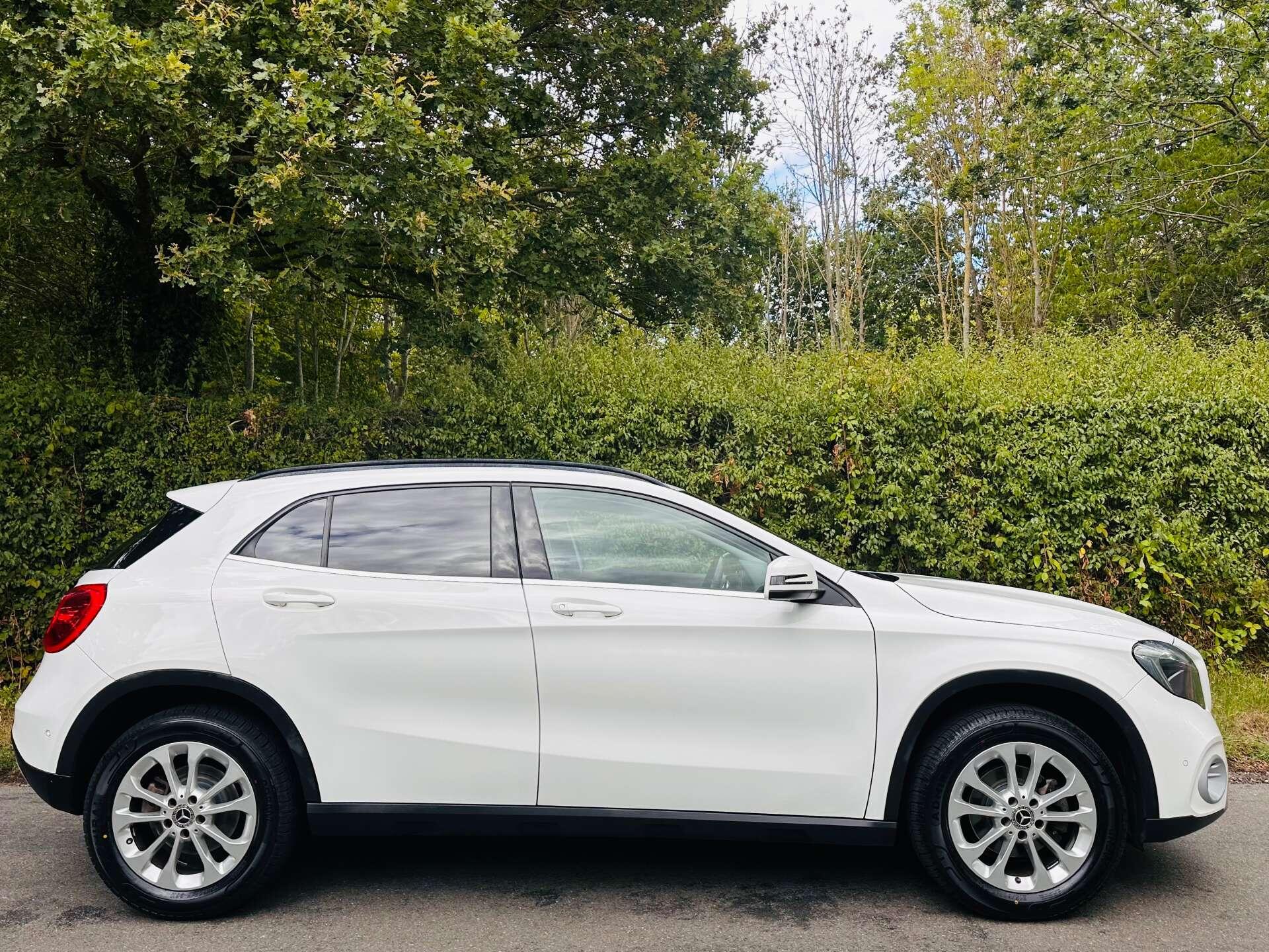 Mercedes-Benz Gla view 42
