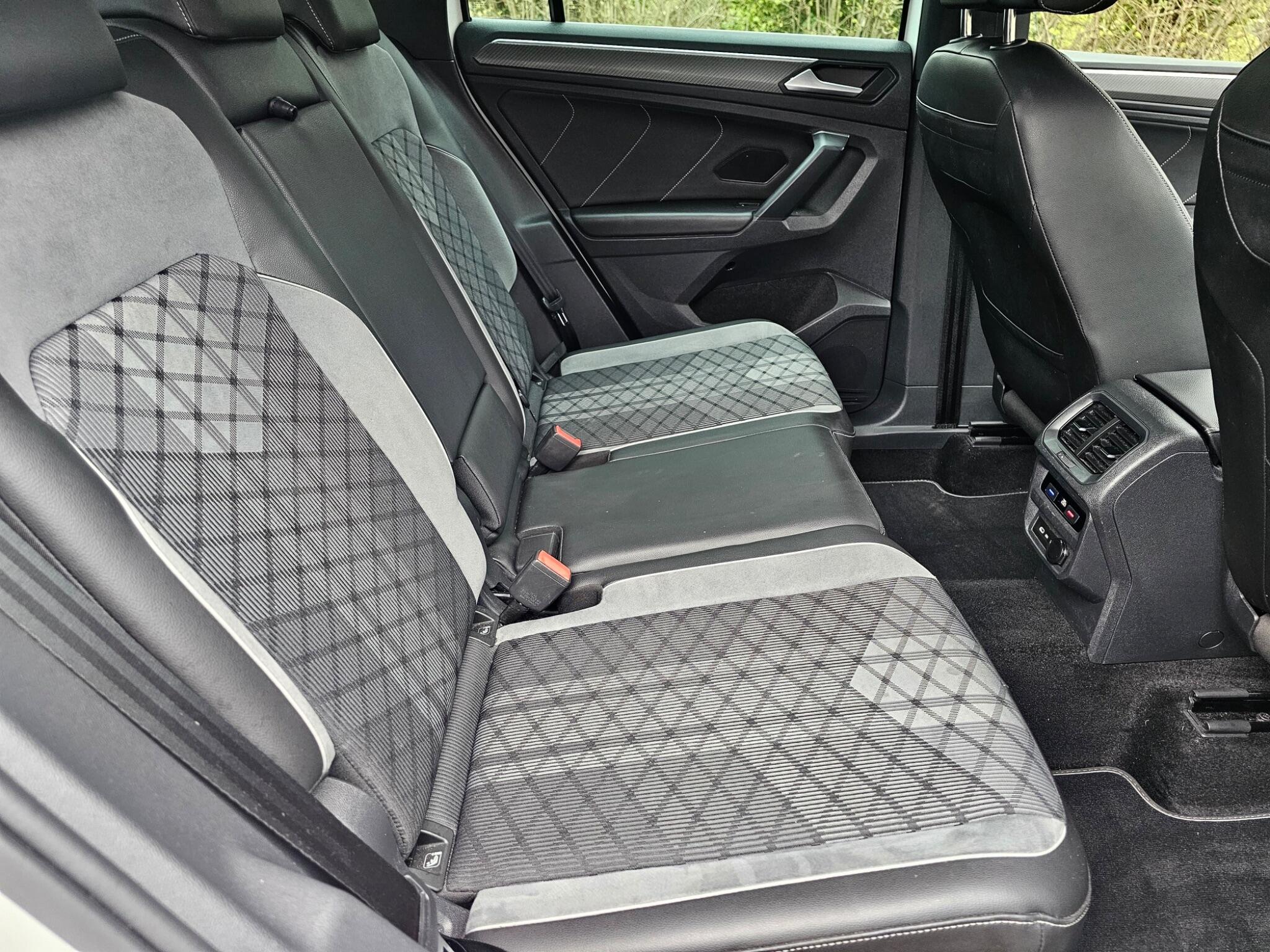 Volkswagen Tiguan view 4