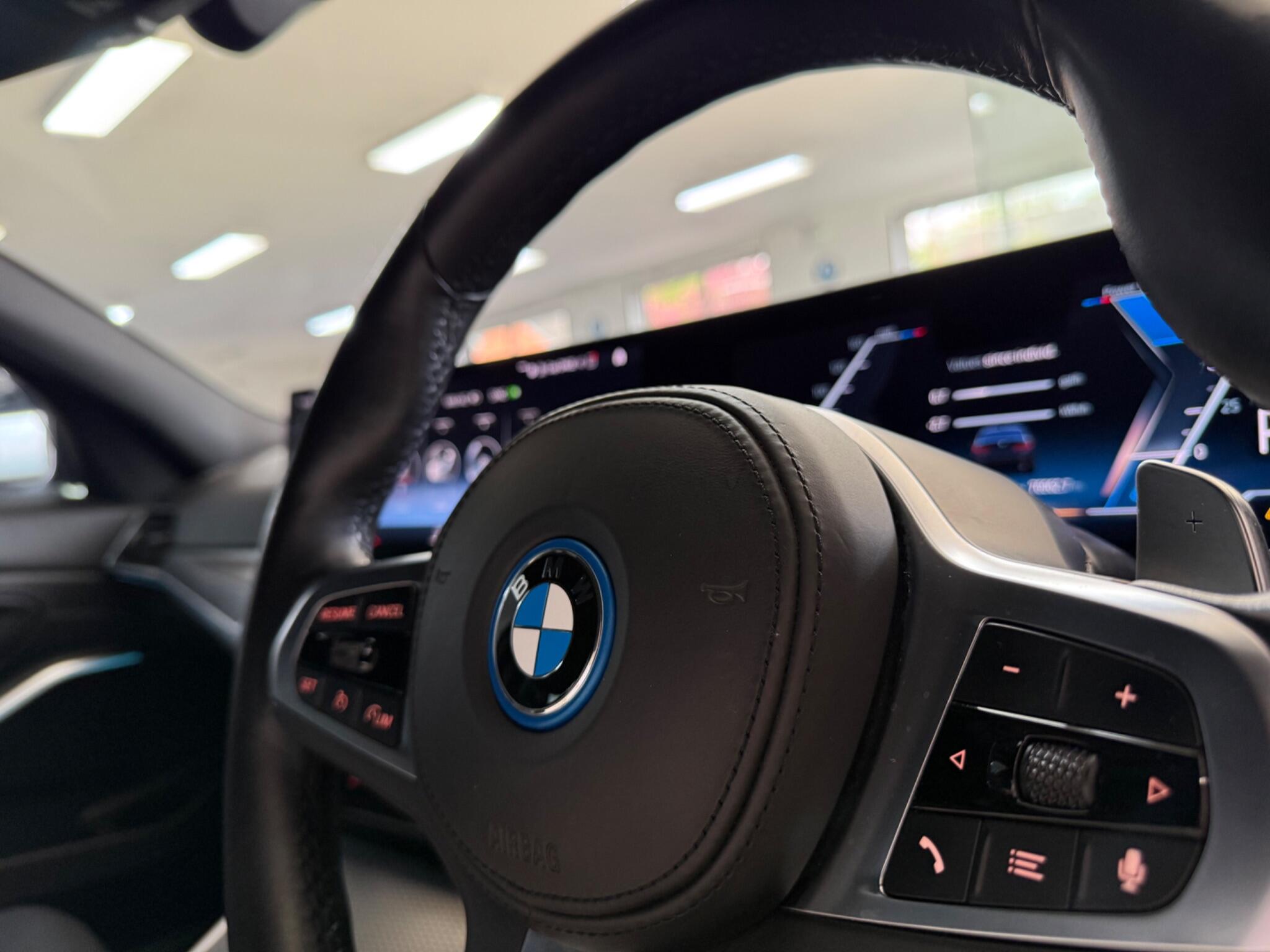 BMW 3 Series view 26