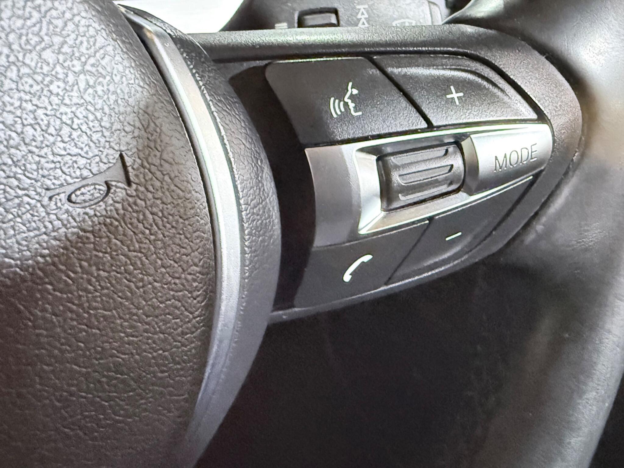 BMW 5 Series view 33