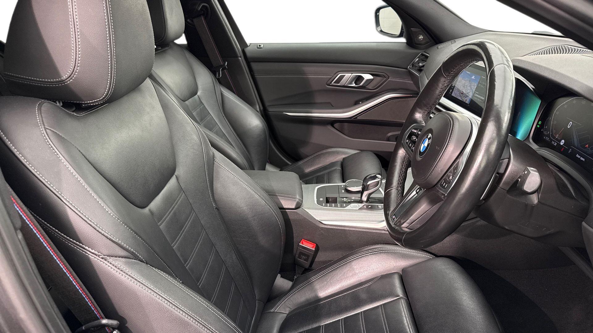 BMW 3 Series view 11