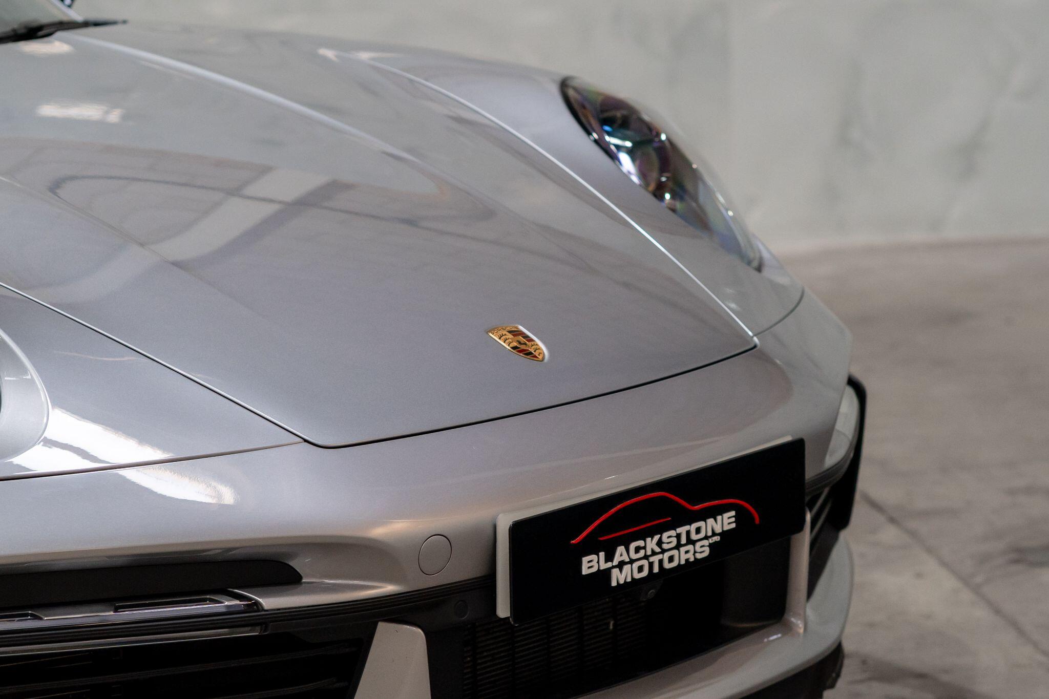 Porsche 911 view 37