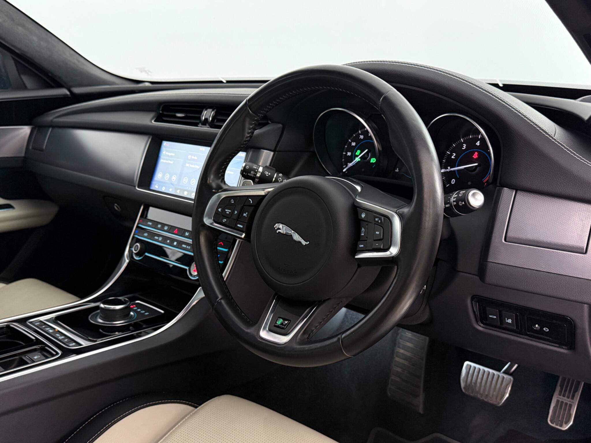 Jaguar XF view 3