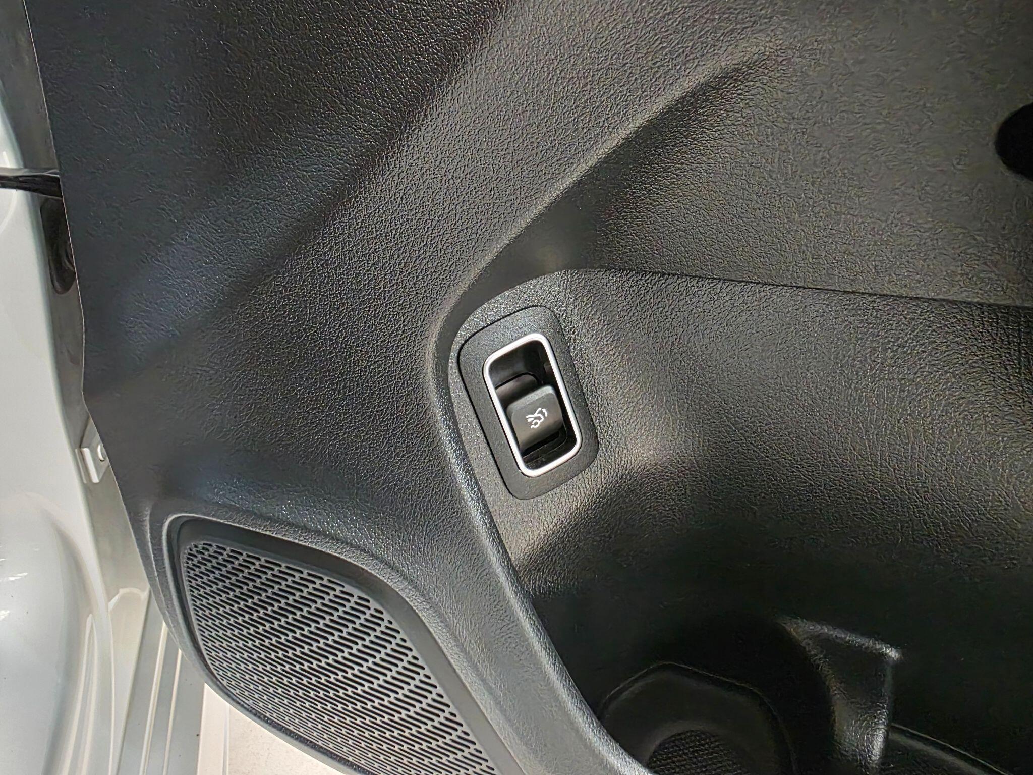 Mercedes-Benz Cla view 15