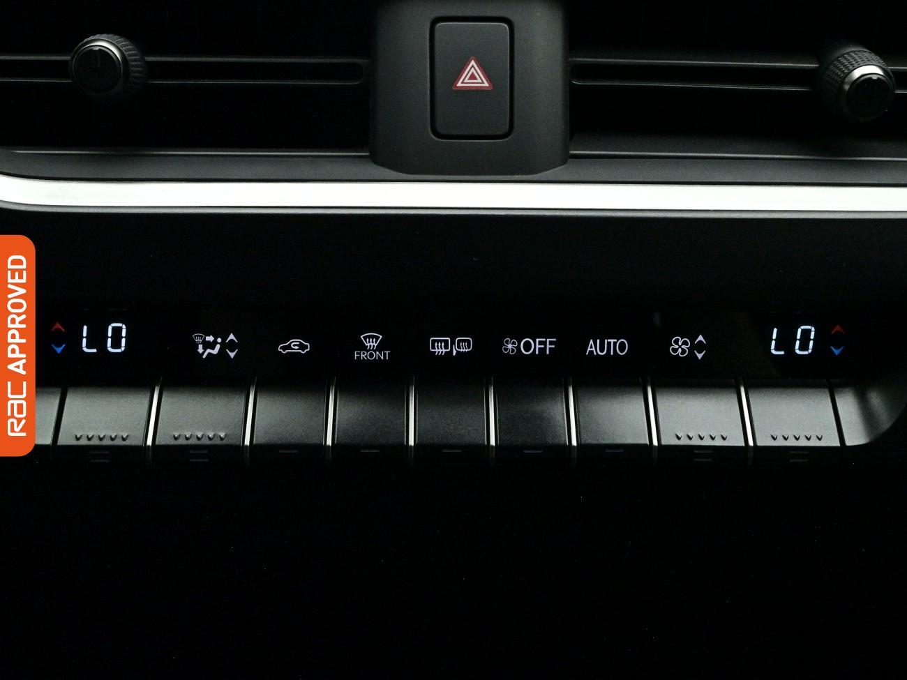 Lexus Ux view 19