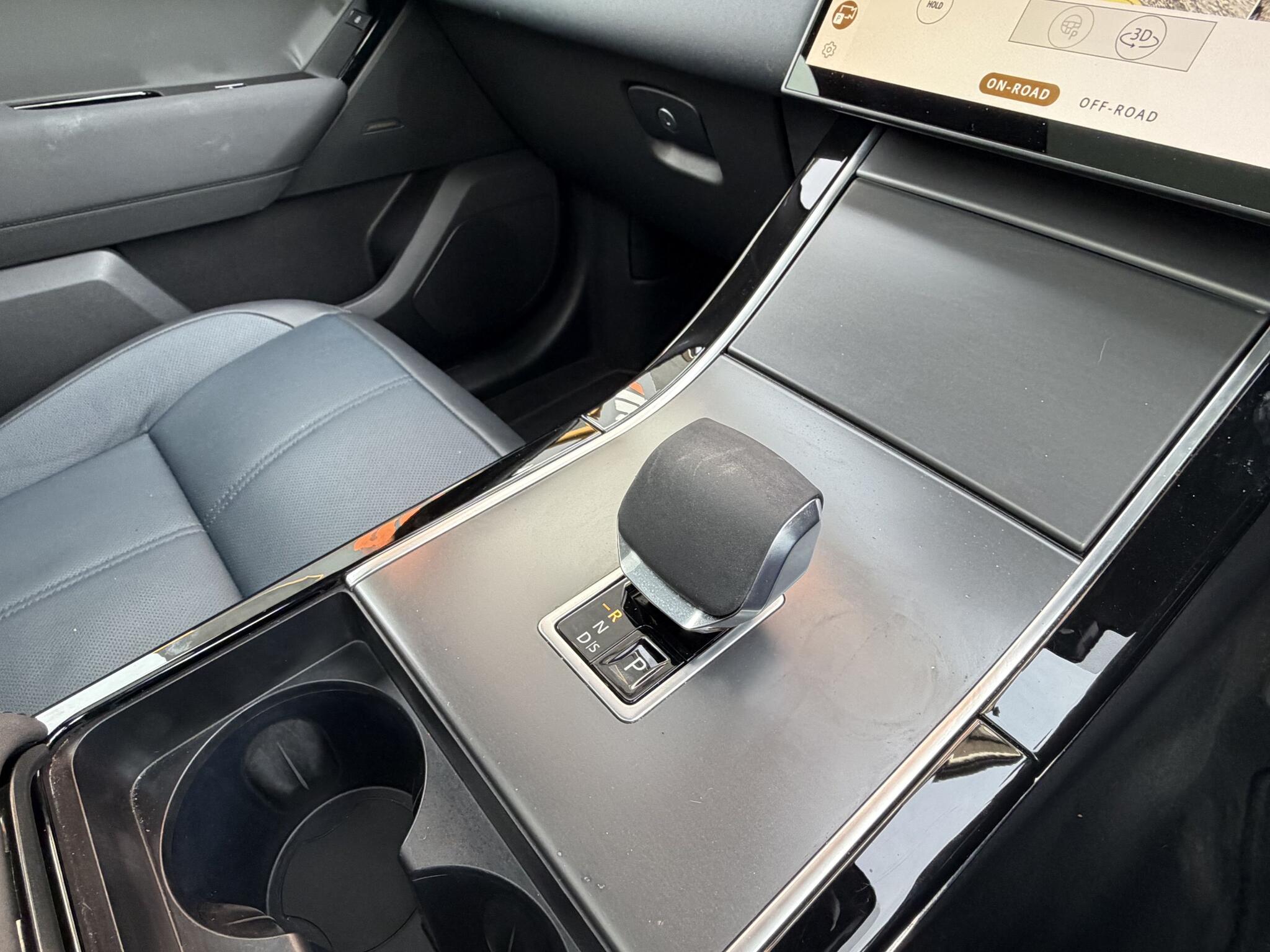 Land Rover Range Rover Velar view 16