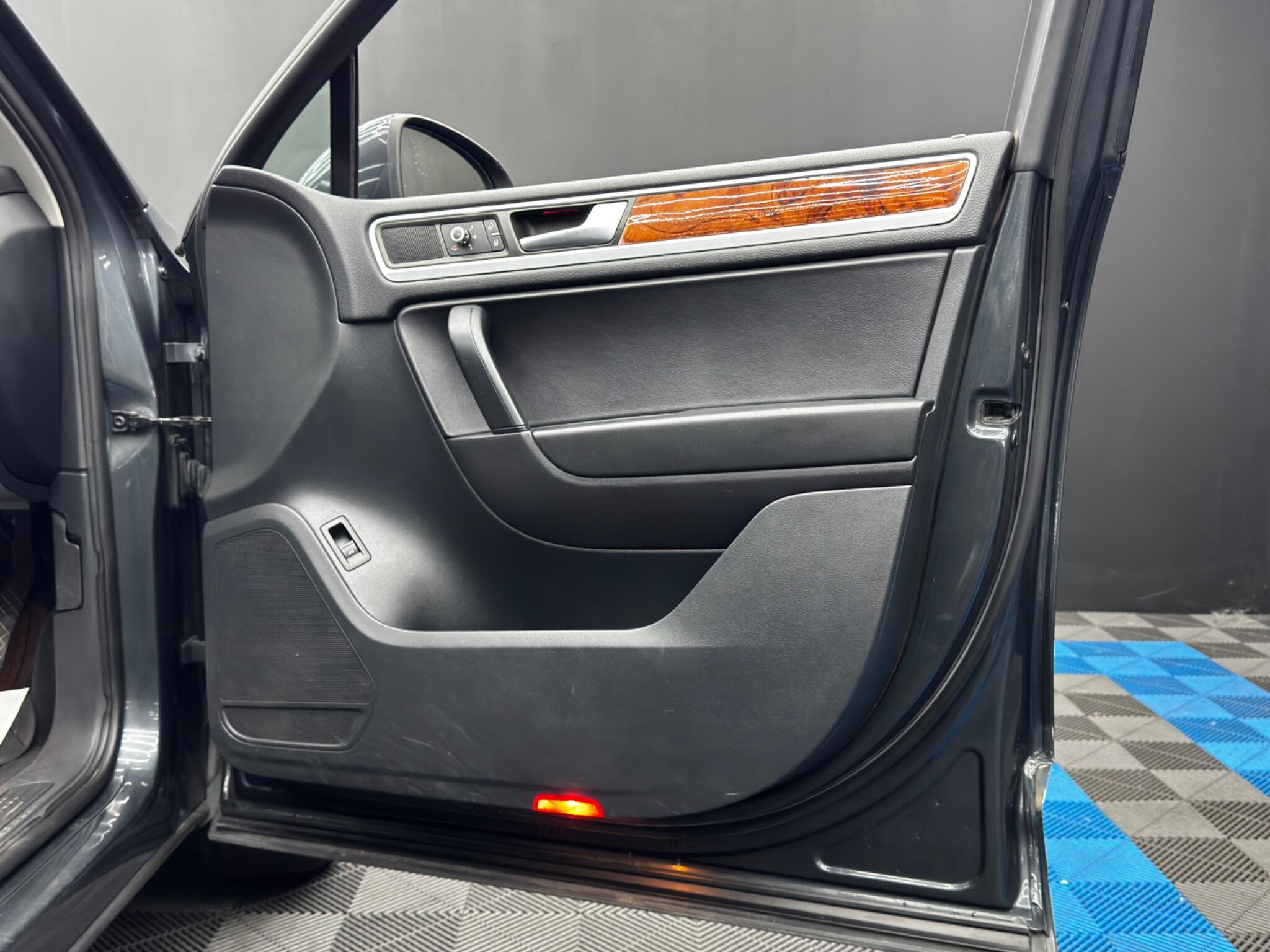 Volkswagen Touareg view 38