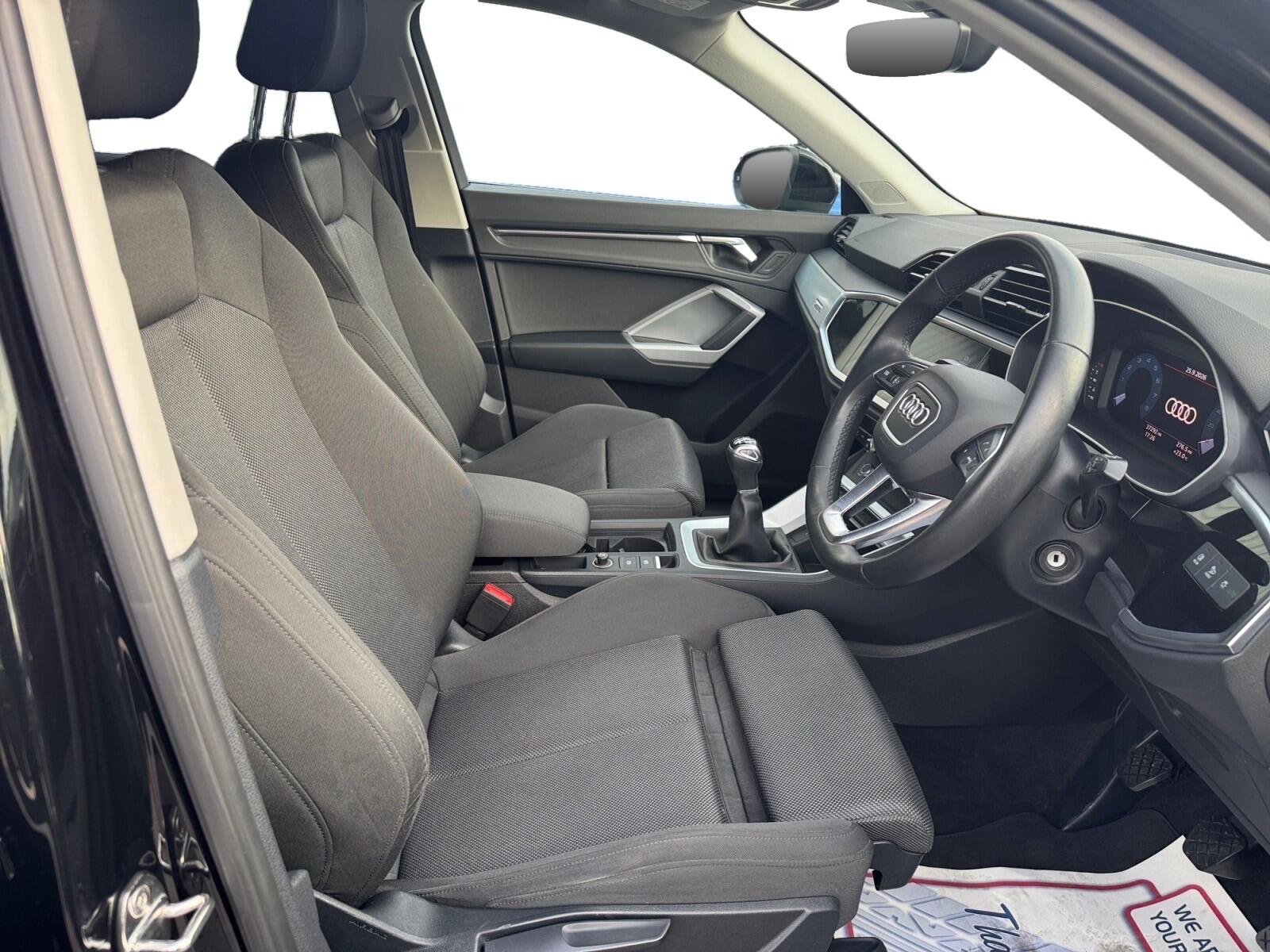 Audi Q3 view 13