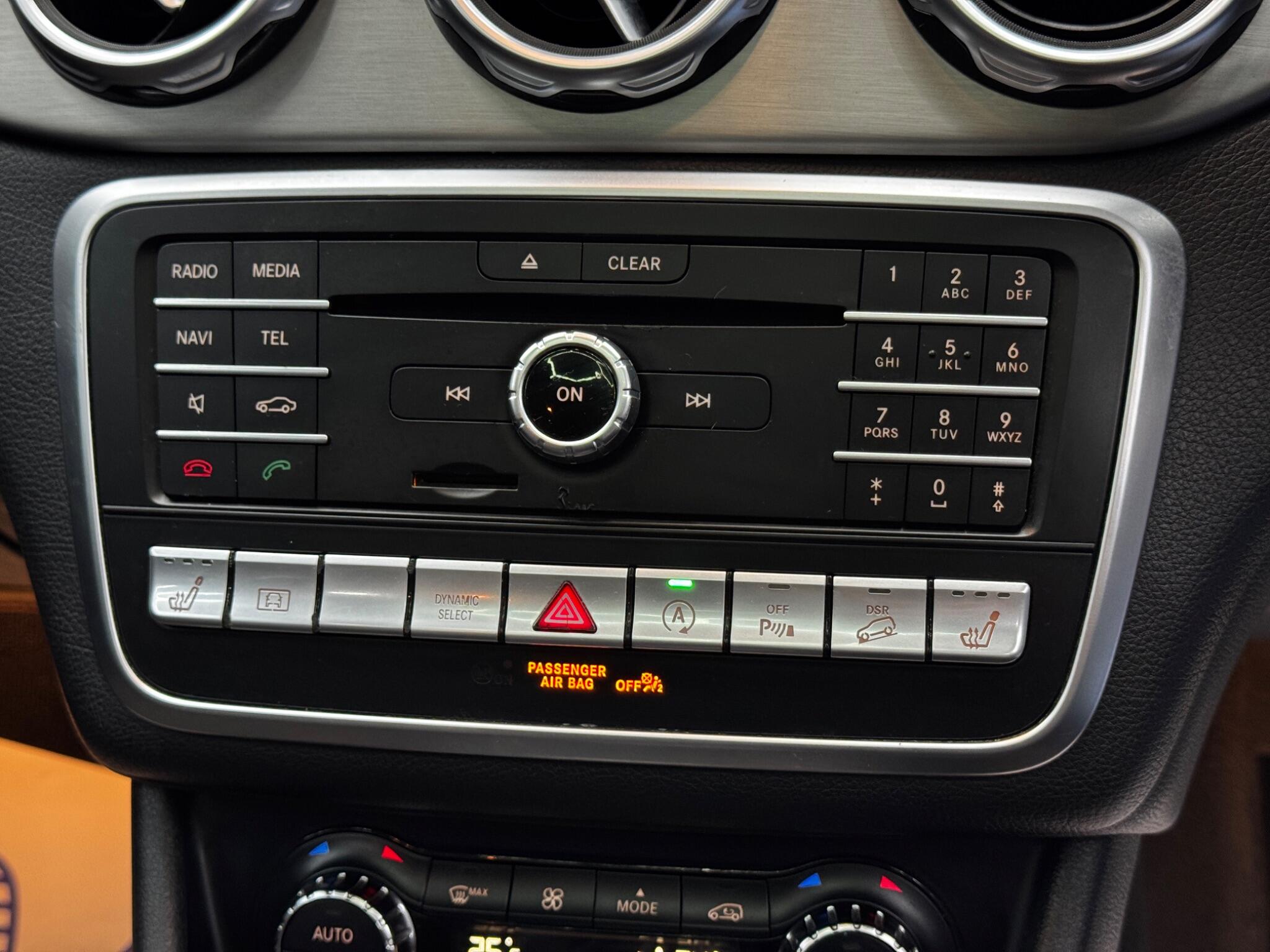 Mercedes-Benz GLA view 27