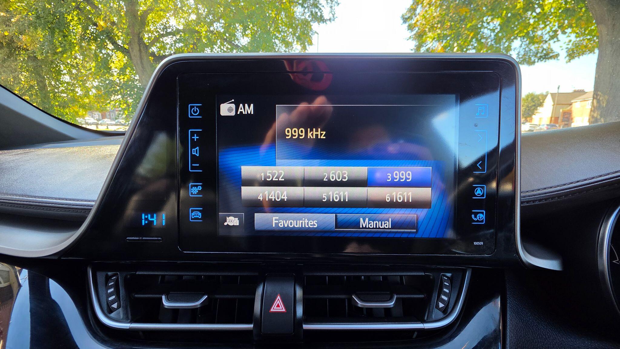 Toyota C-HR view 26