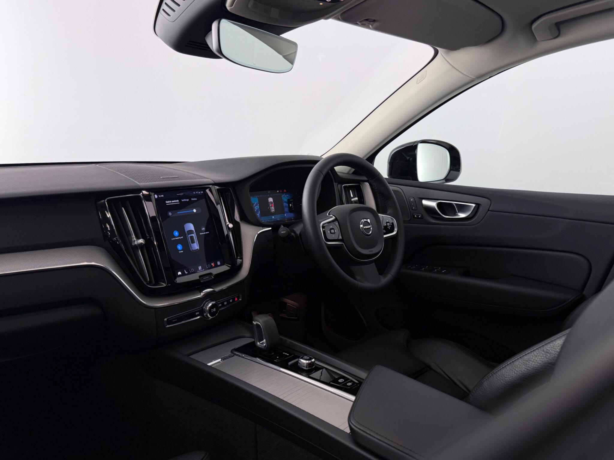 Volvo XC60 view 4