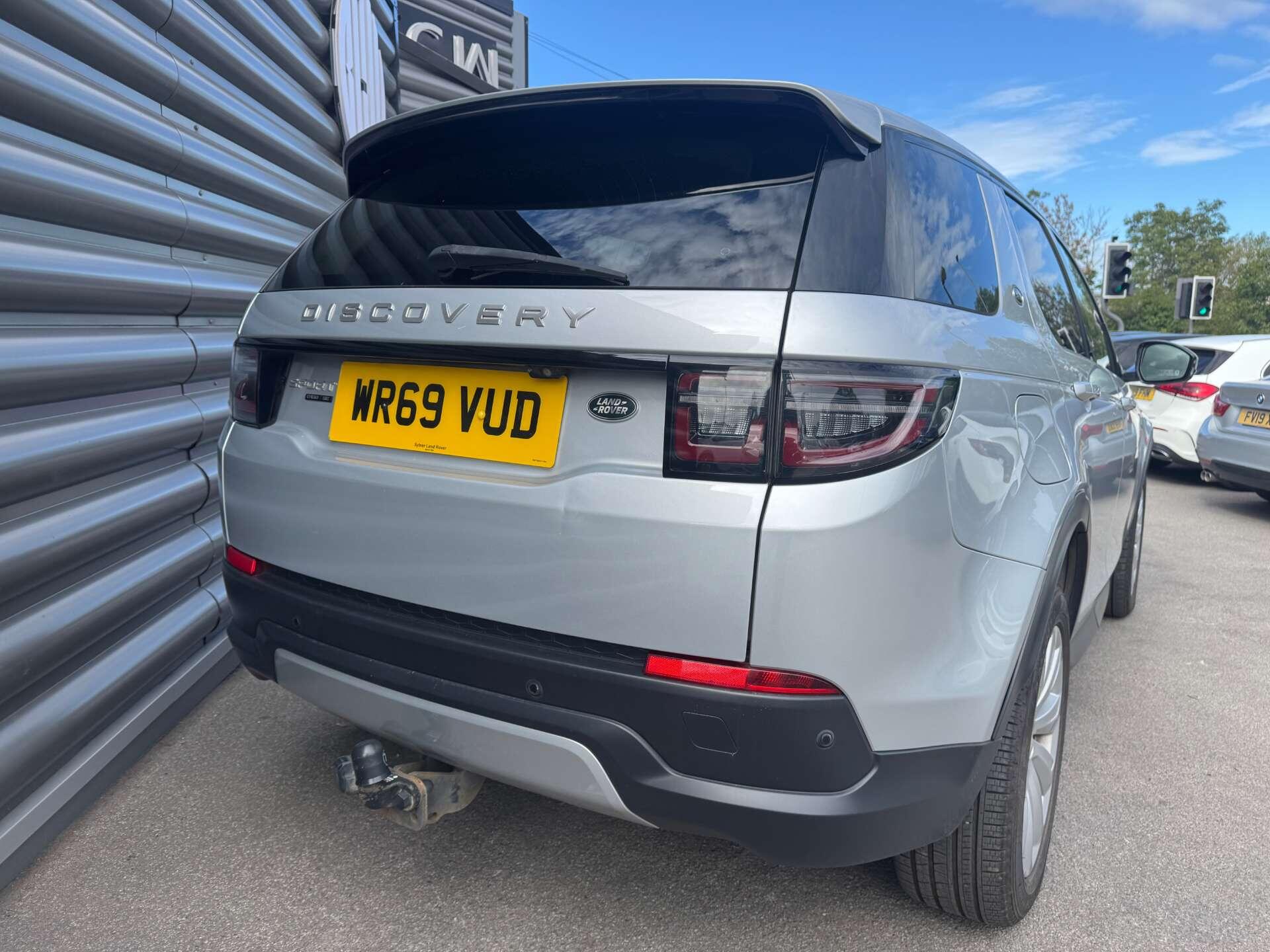 Land Rover Discovery Sport view 9